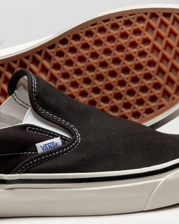 Vans anaheim cheap slip on black