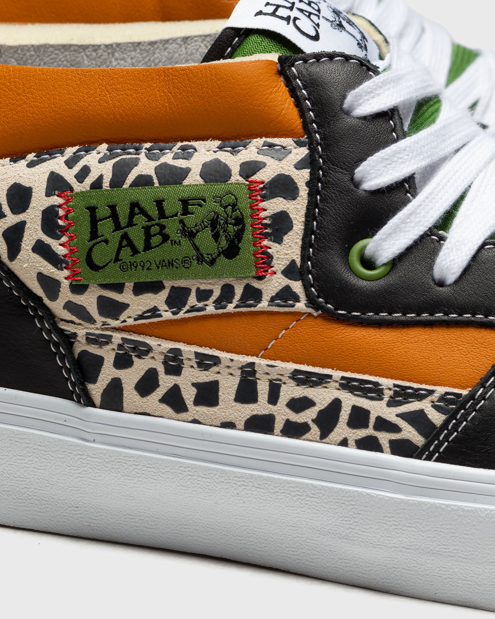 VAULT UA Half Cab EF LX