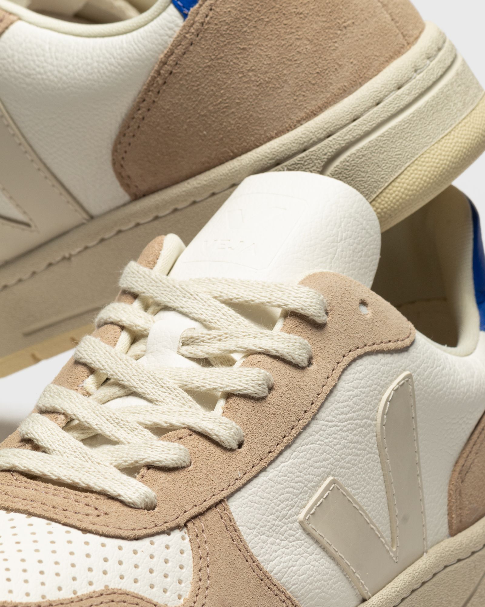 V-10 CHROMEFREE LEATHER