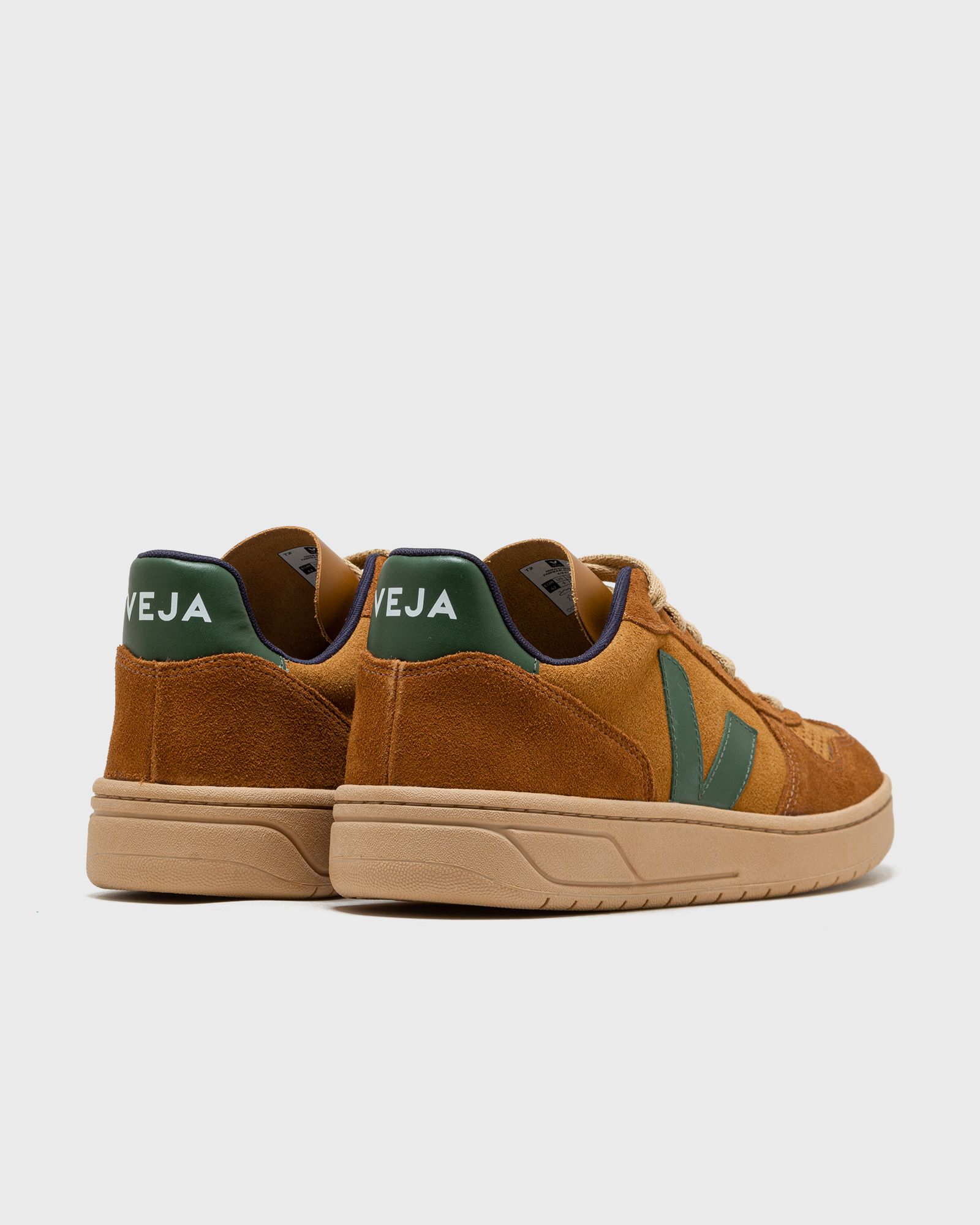 V-10 SUEDE