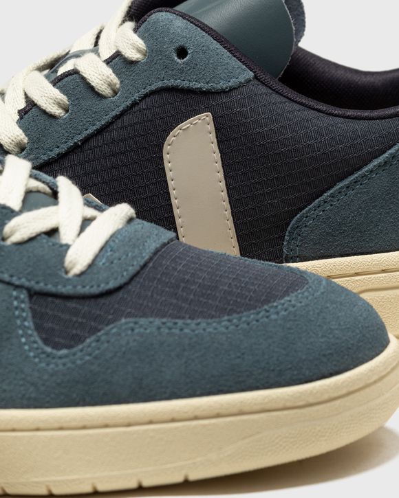 Veja v10 store navy