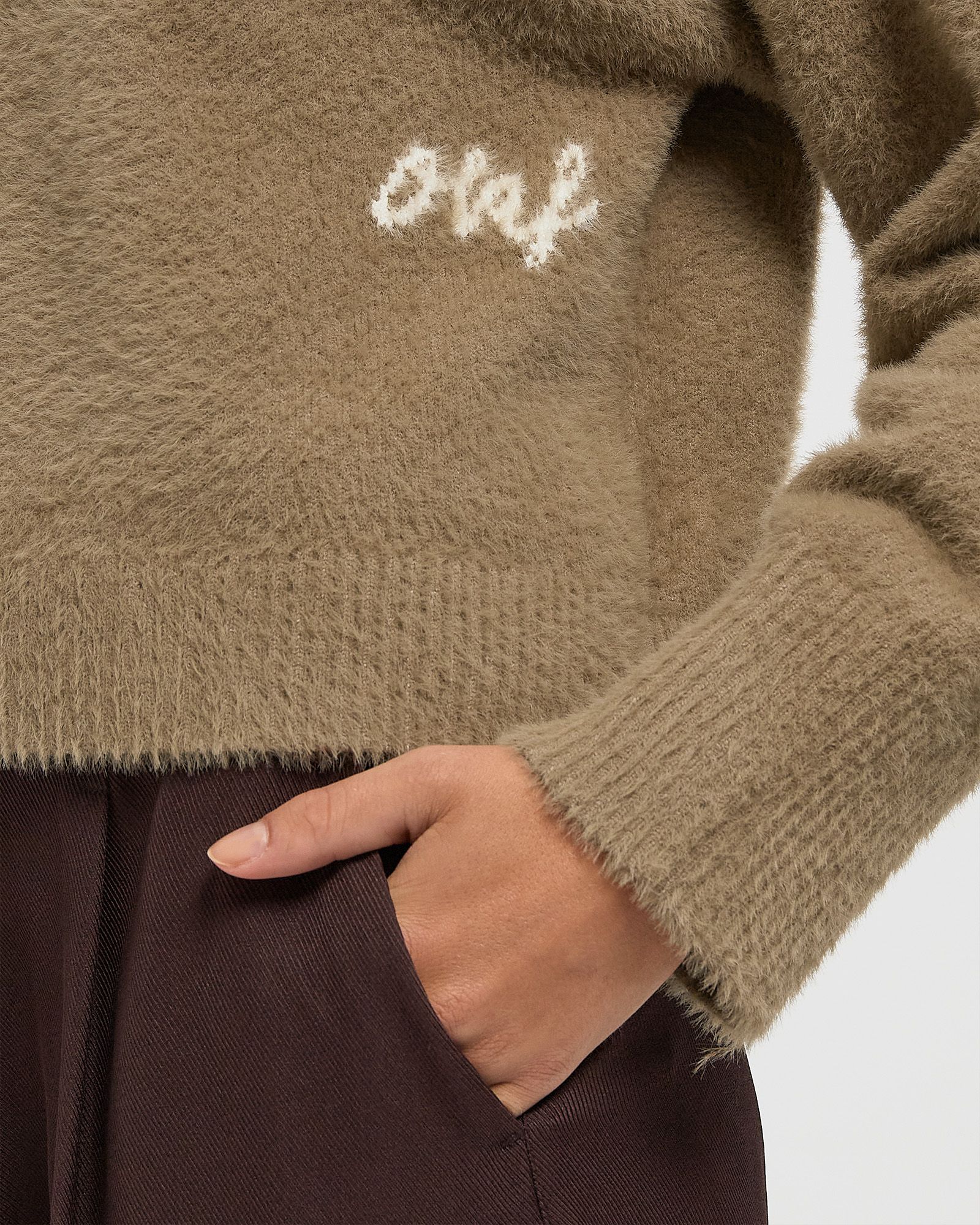 FLUFFY SCRIPT LOGO KNIT