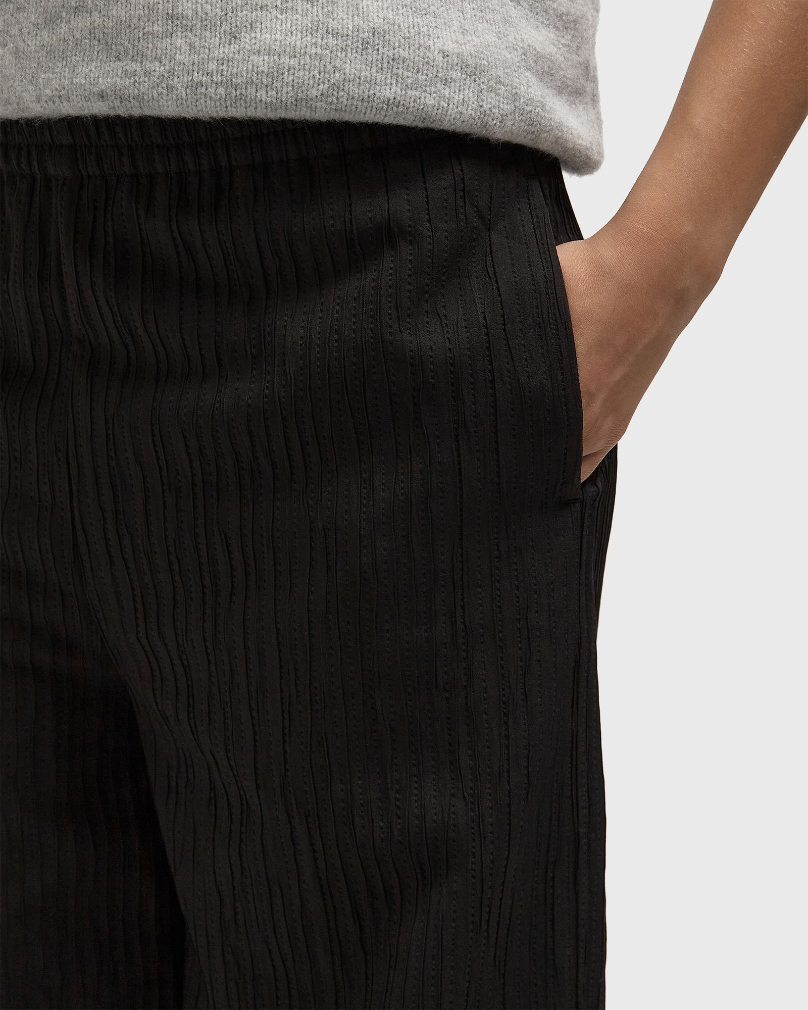 TEXTURED DRAPEY PANT