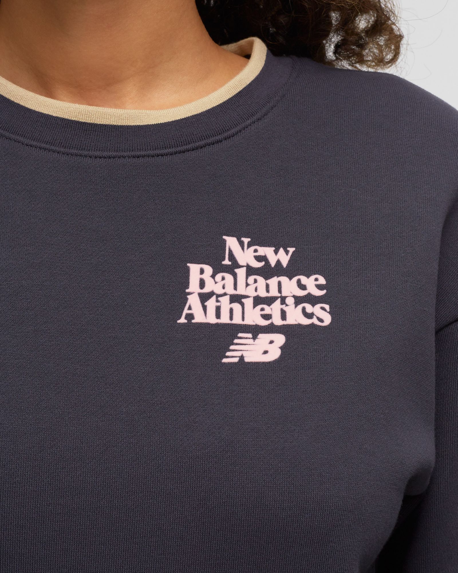 WMNS 70s Run Crewneck