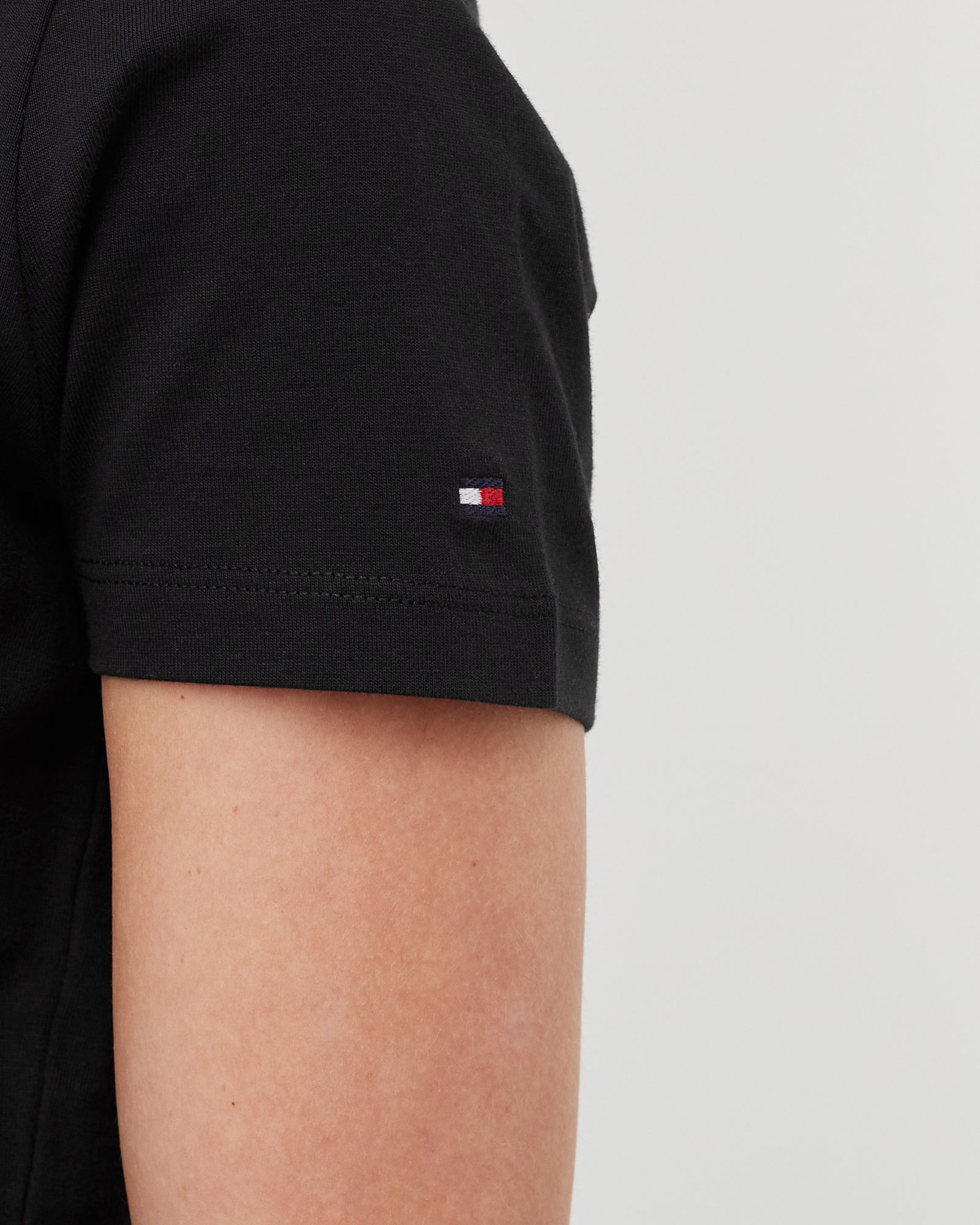 WMNS ESSENTIAL CREW NECK LOGO TEE