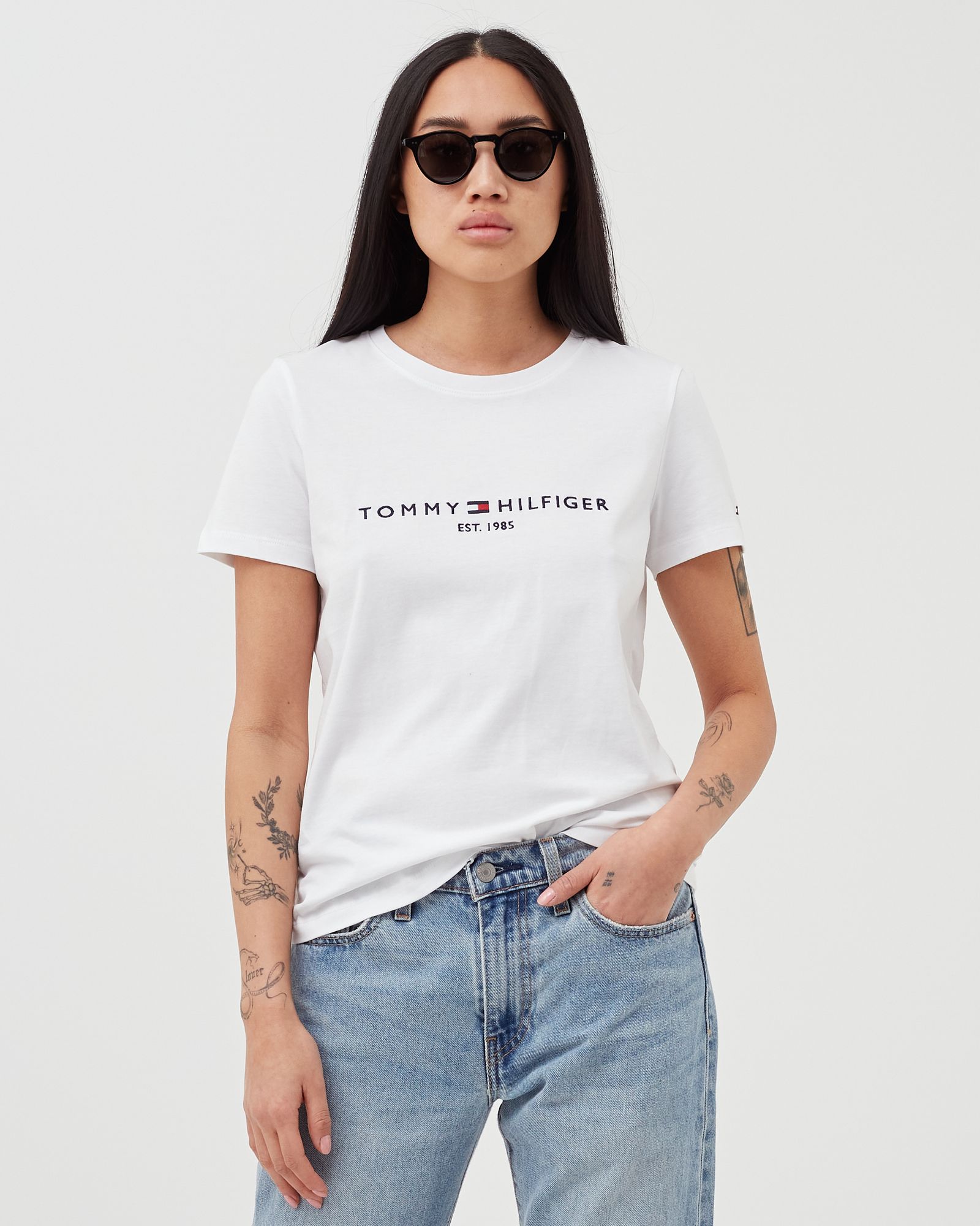 WMNS ESSENTIAL CREW NECK LOGO TEE
