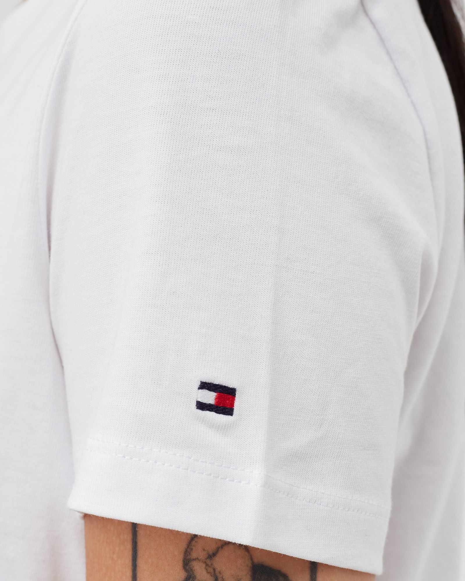 WMNS ESSENTIAL CREW NECK LOGO TEE