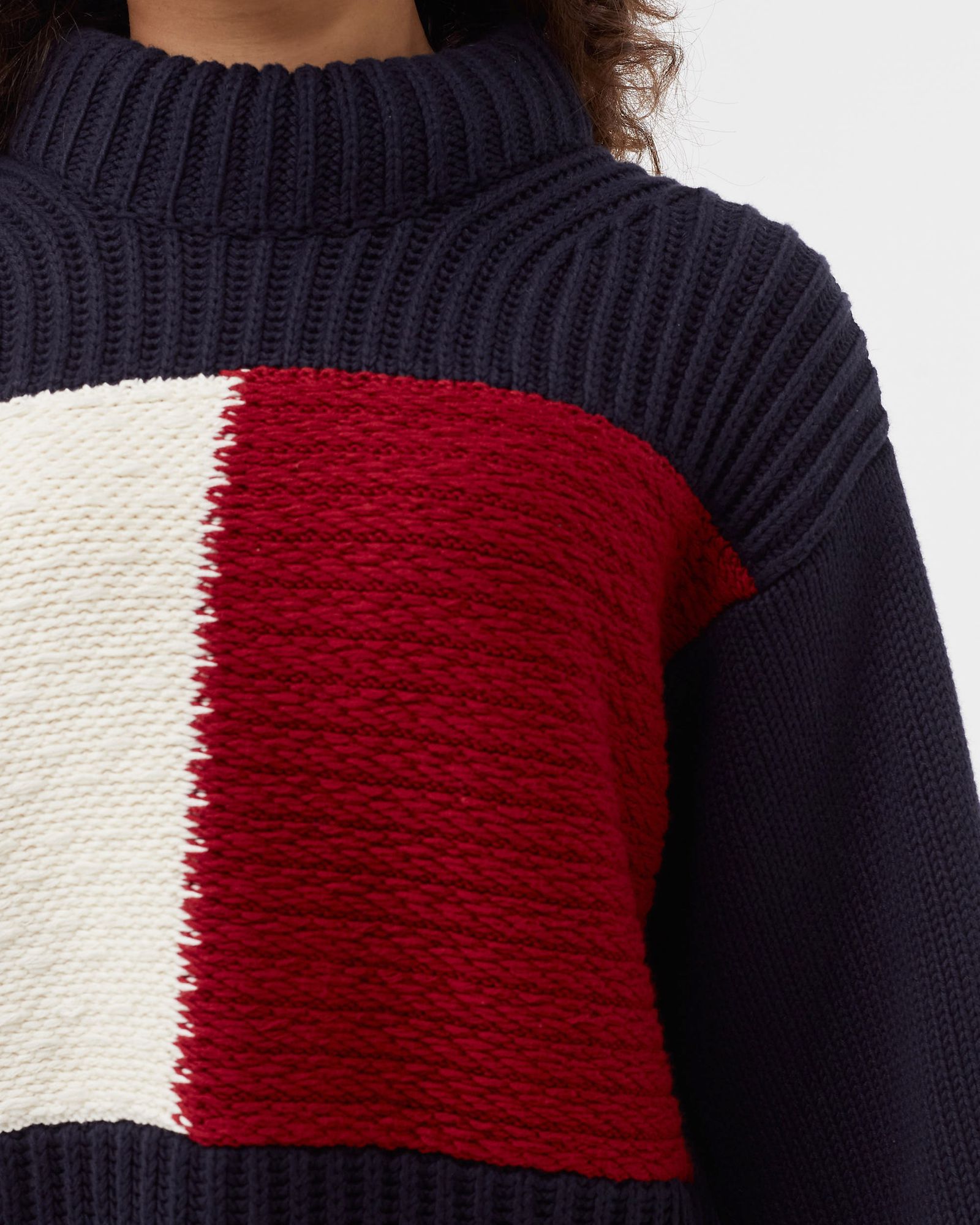 WMNS THL FLAG ICON FUNNEL NECK DRESS