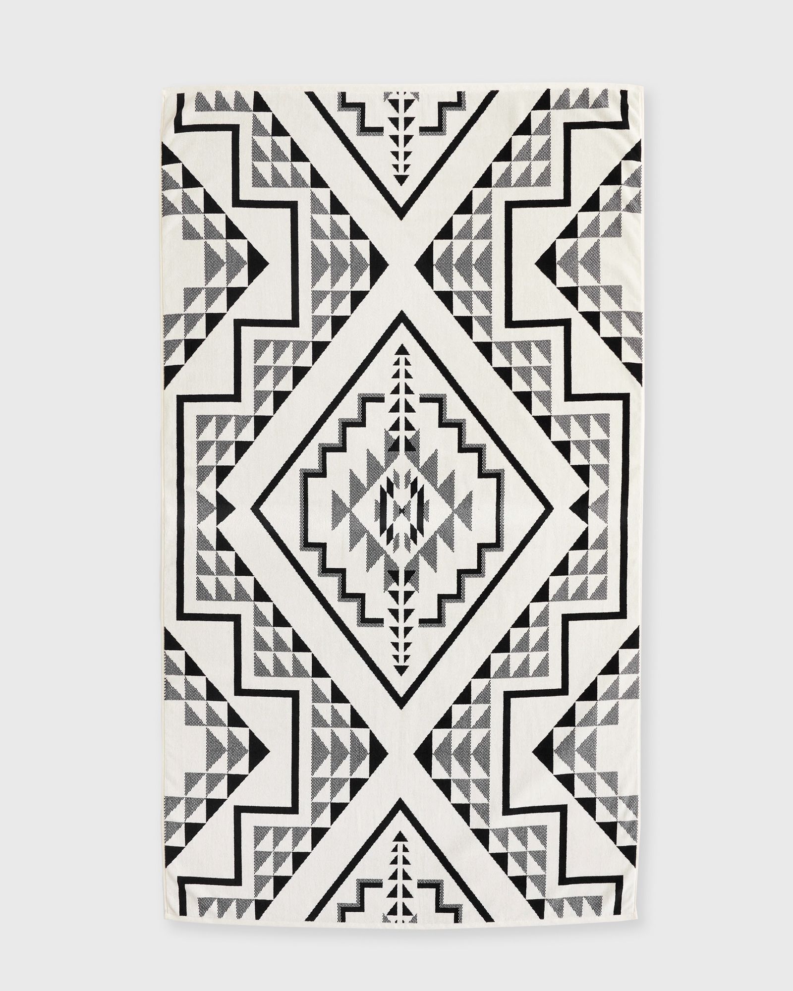 OVERSIZED JACQUARD SPA TOWEL