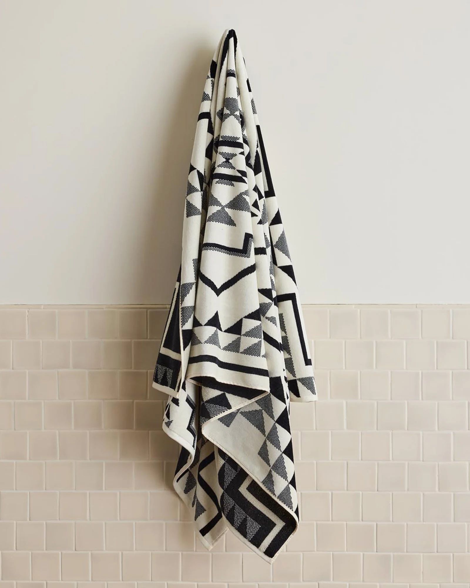 OVERSIZED JACQUARD SPA TOWEL