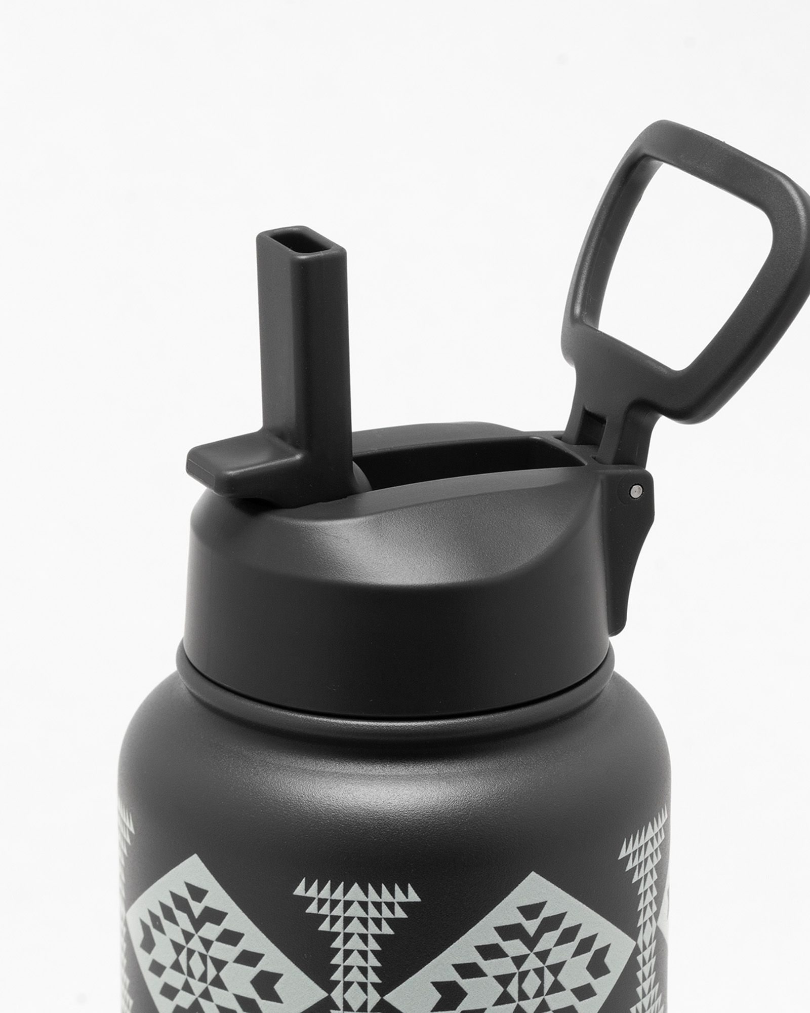 INSULATED BOTTLE, 34 OZ BASKET MAKER BLACK