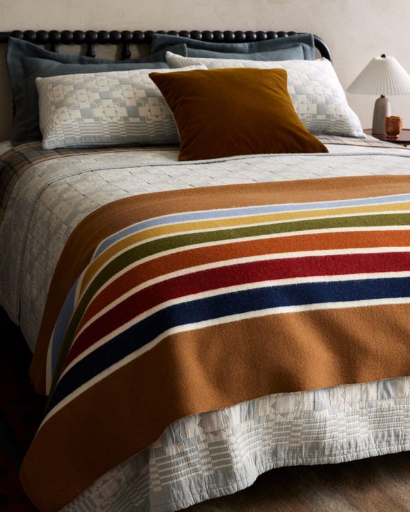 NATIONAL PARK THROW WITH CARRIER