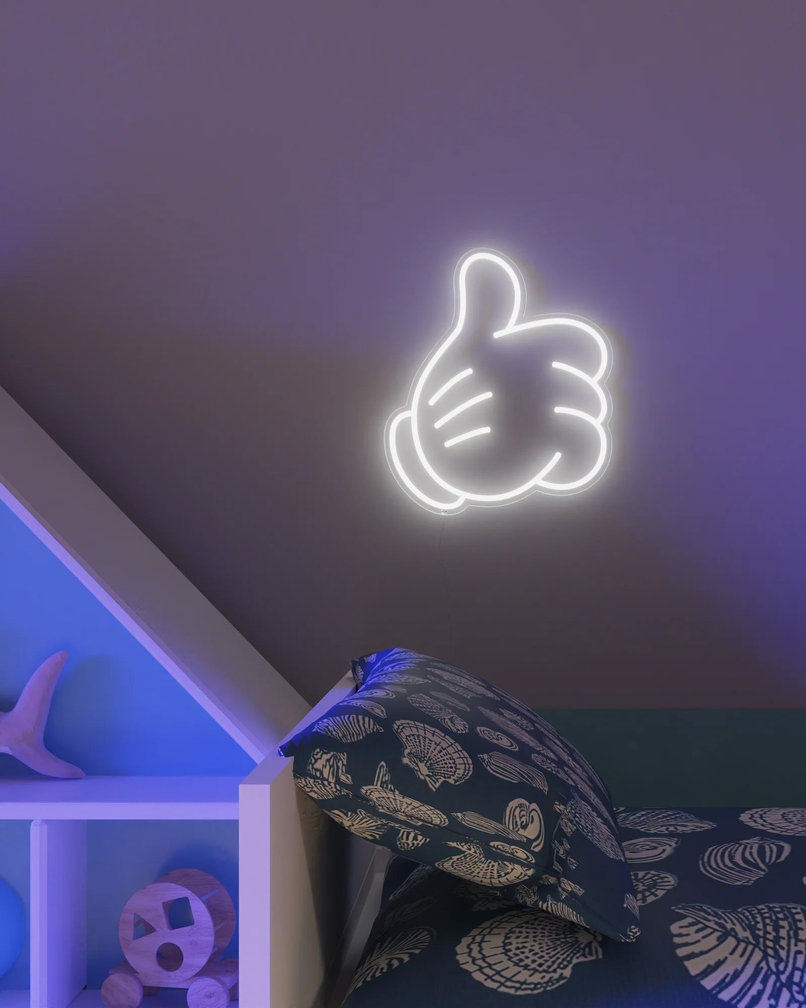 Disney Glove Thumb Up Small - EU PLUG