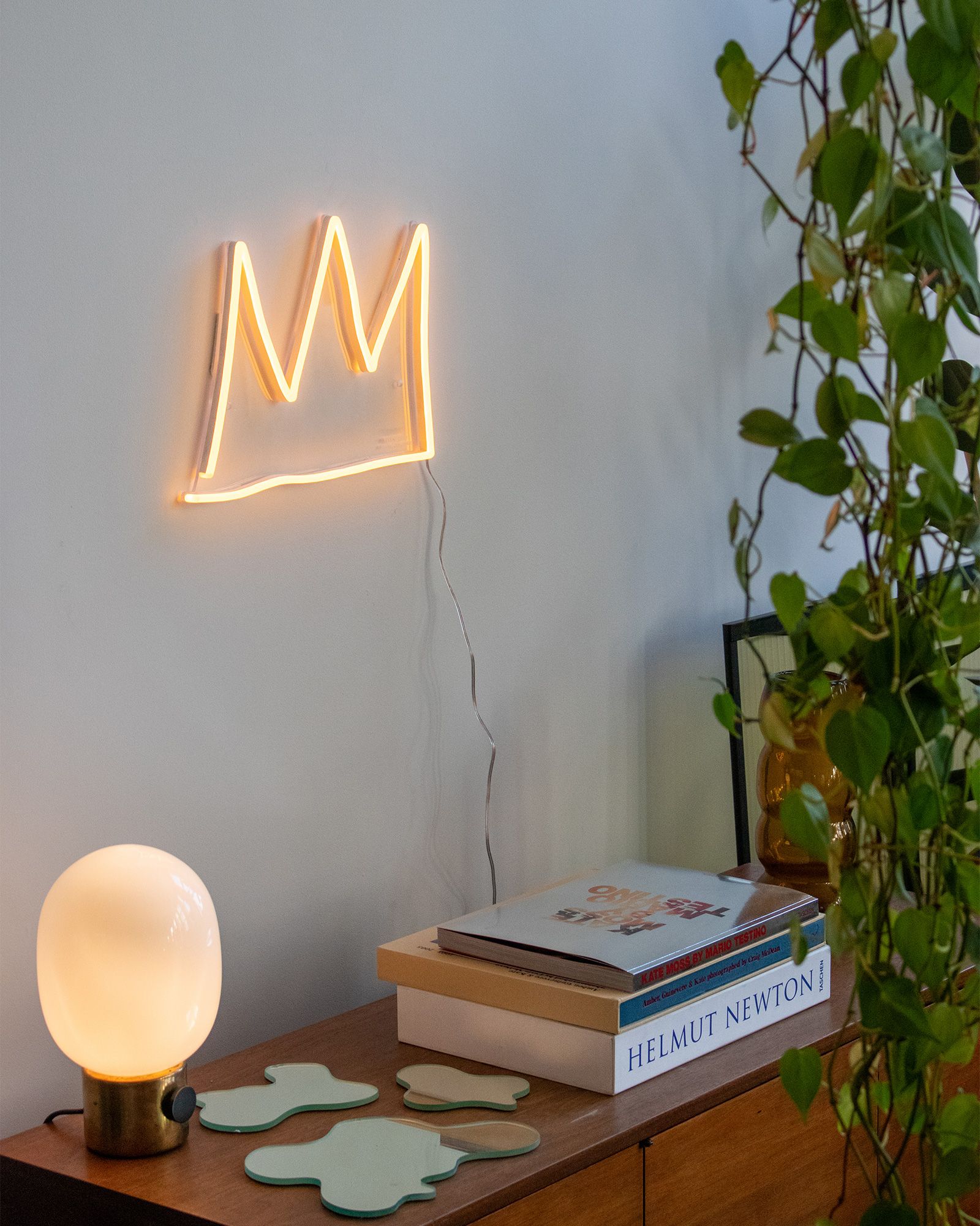 Jean Michel Basquiat Crown - EU PLUG