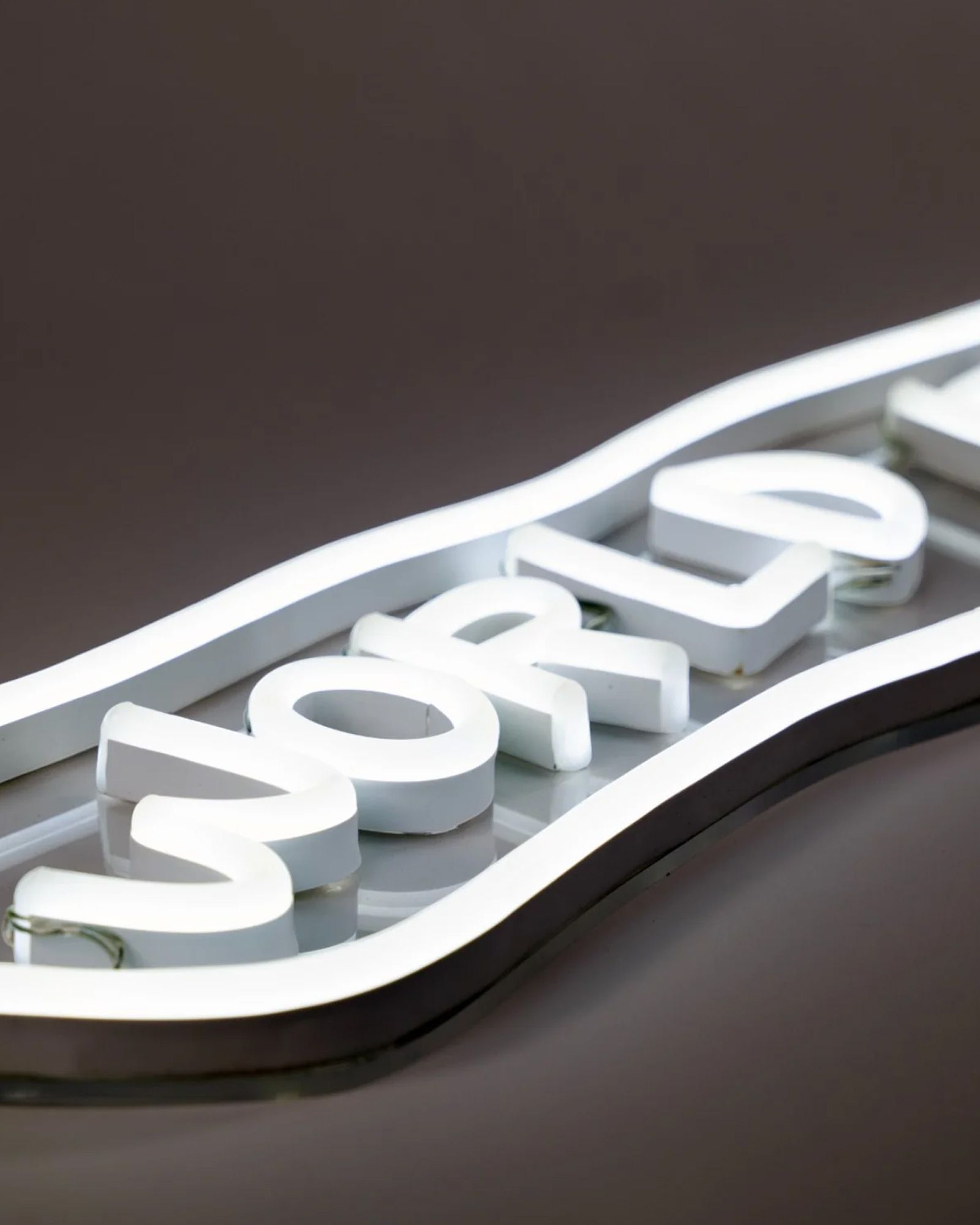 WORLD FAMOUS YP X JEAN-MICHEL BASQUIAT LED NEON - EU PLUG