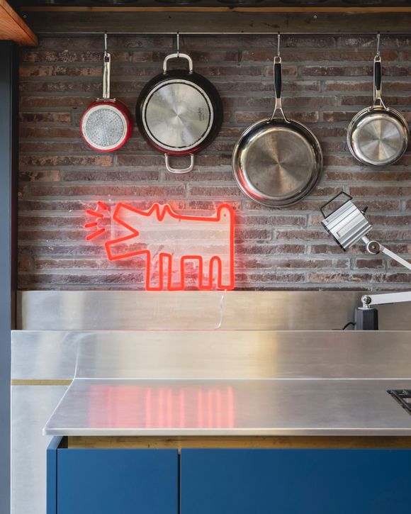 Keith Haring Barking Dog - EU PLUG