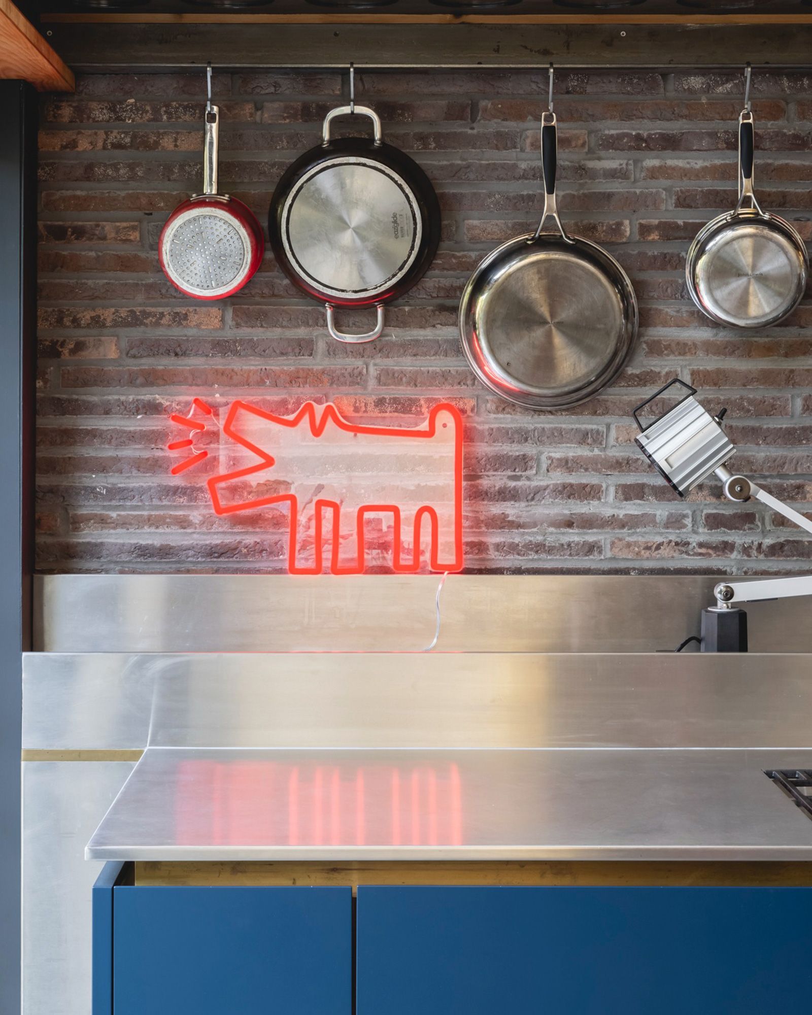 Keith Haring Barking Dog - EU PLUG