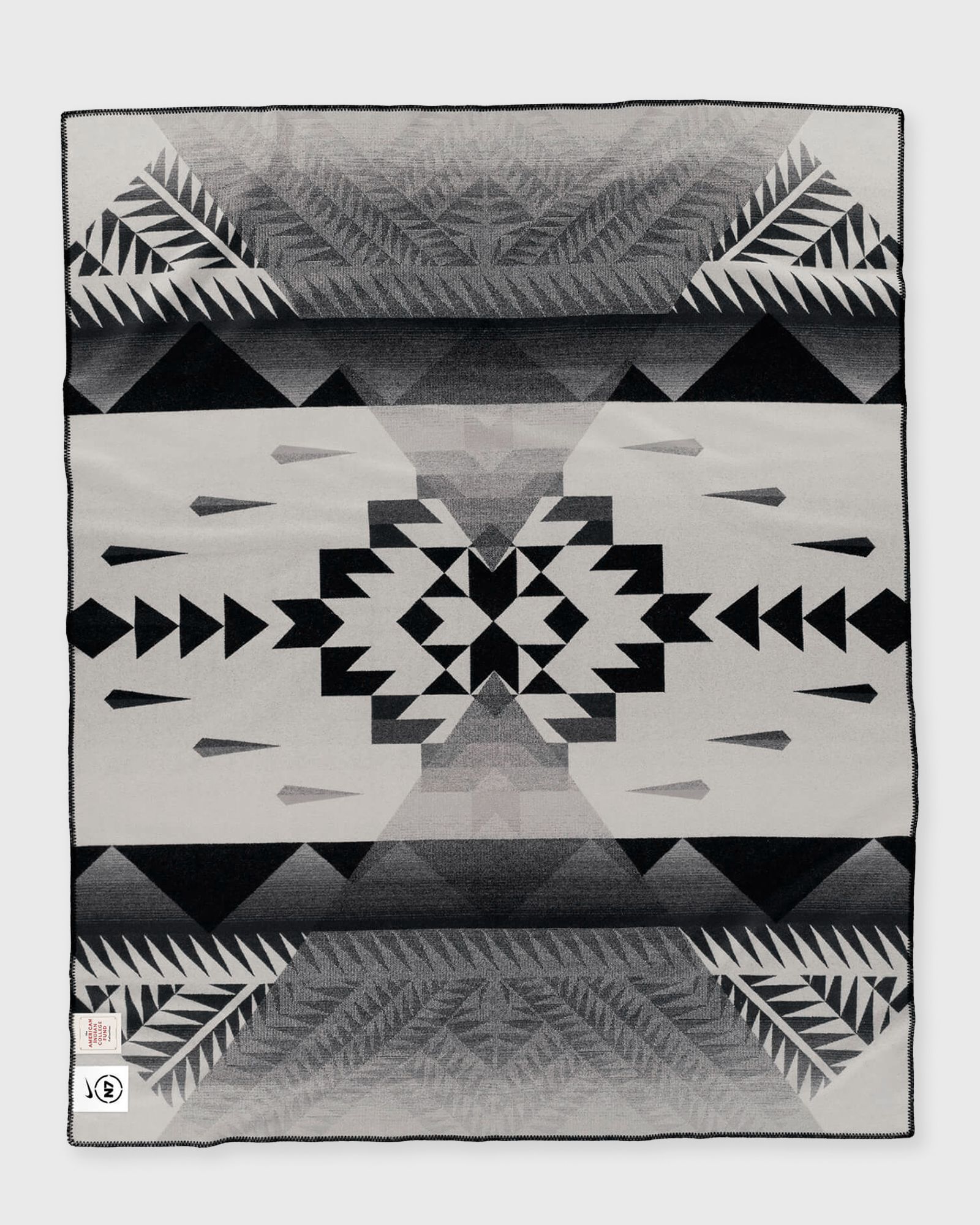 X NIKE N7 SEVEN PEAKS BLANKET