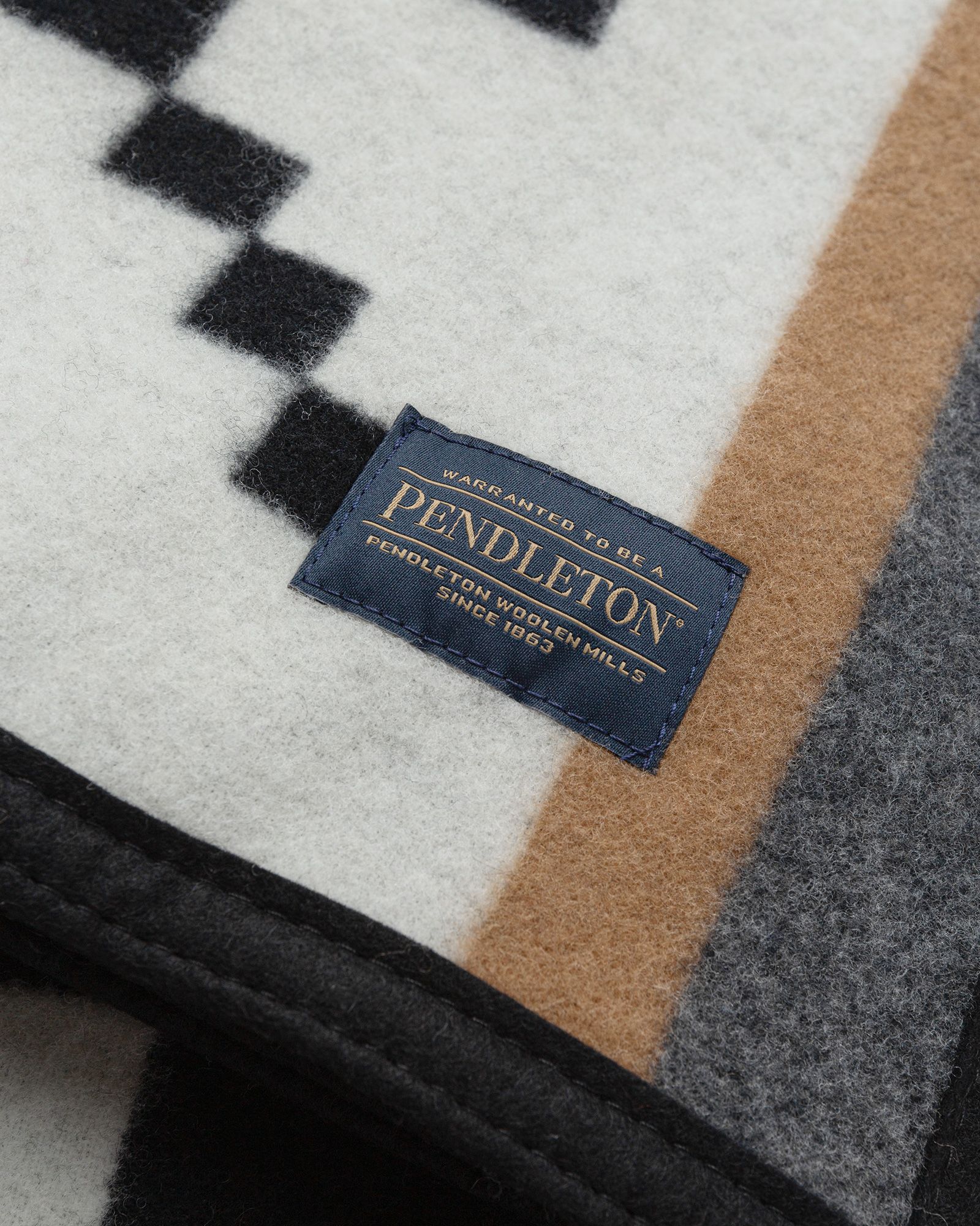 JACQUARD NAPPED THROW