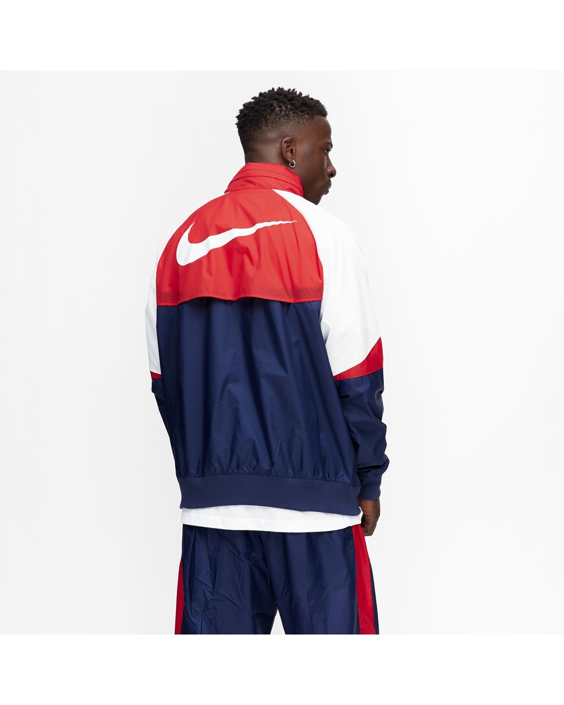 Nike sportswear windrunner ar2209 sales
