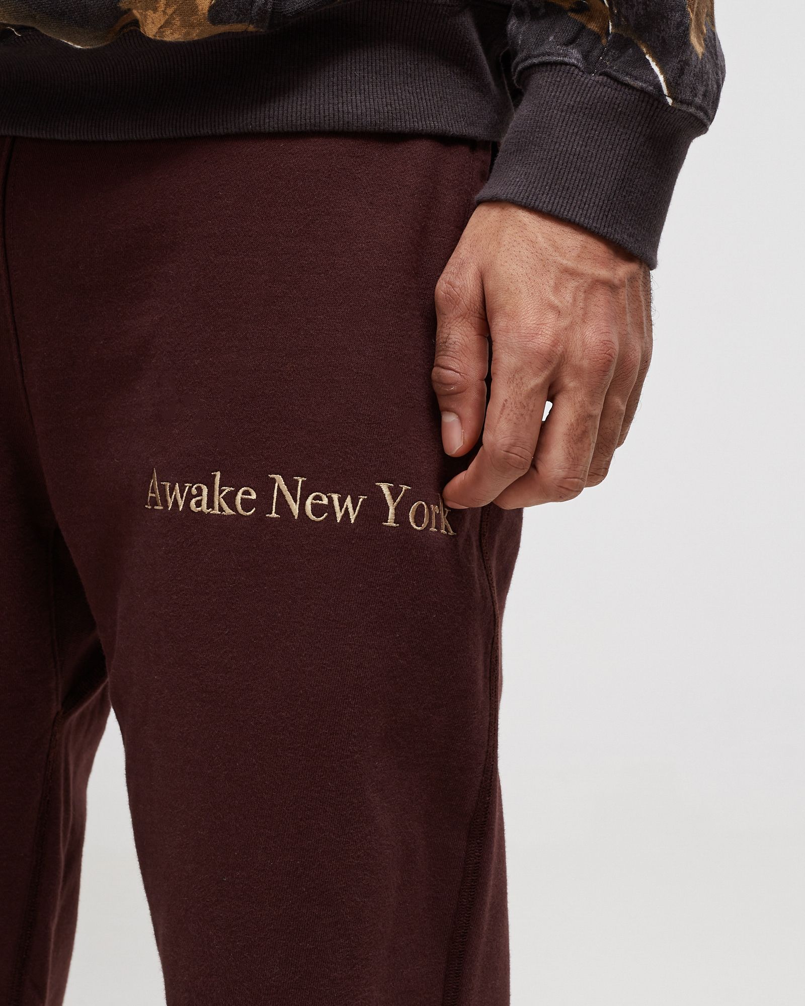 CLASSIC OUTLINE LOGO EMBROIDERED SWEATPANTS