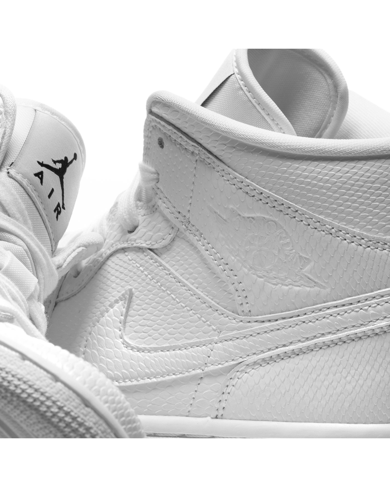 WMNS Air Jordan 1 Mid