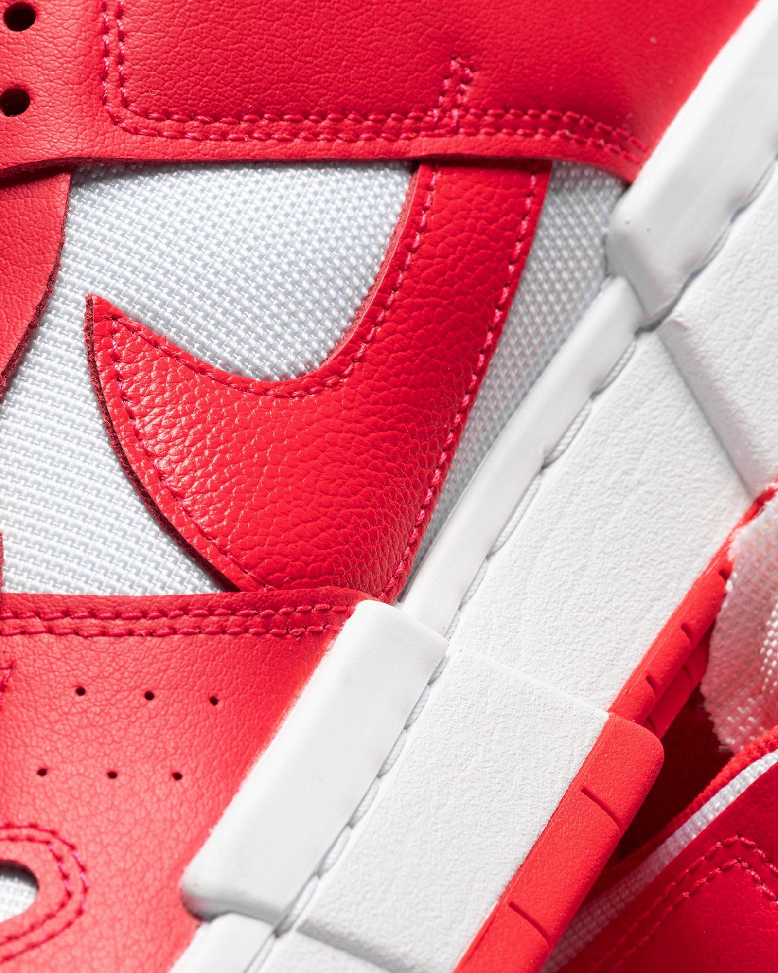 WMNS Dunk Low Disrupt "Siren Red"