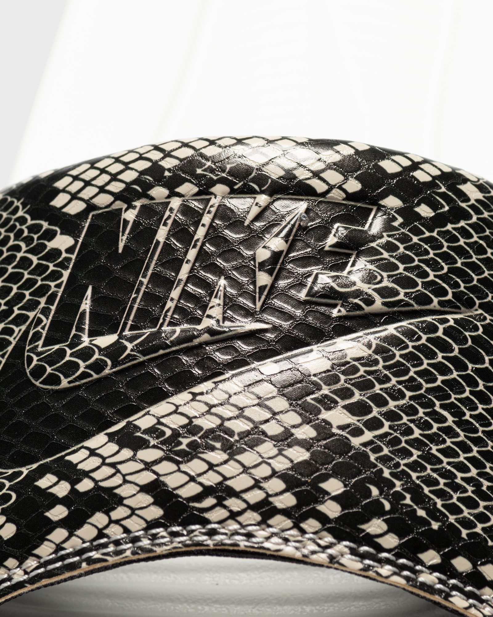 WMNS Victori One Slide