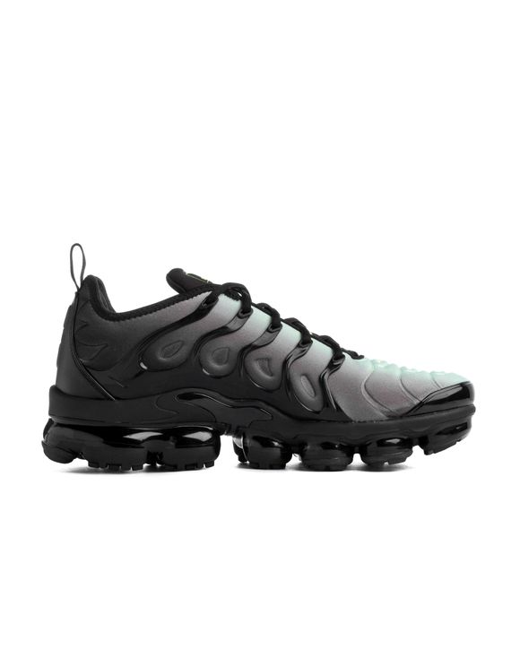 Triple black vapormax clearance tns