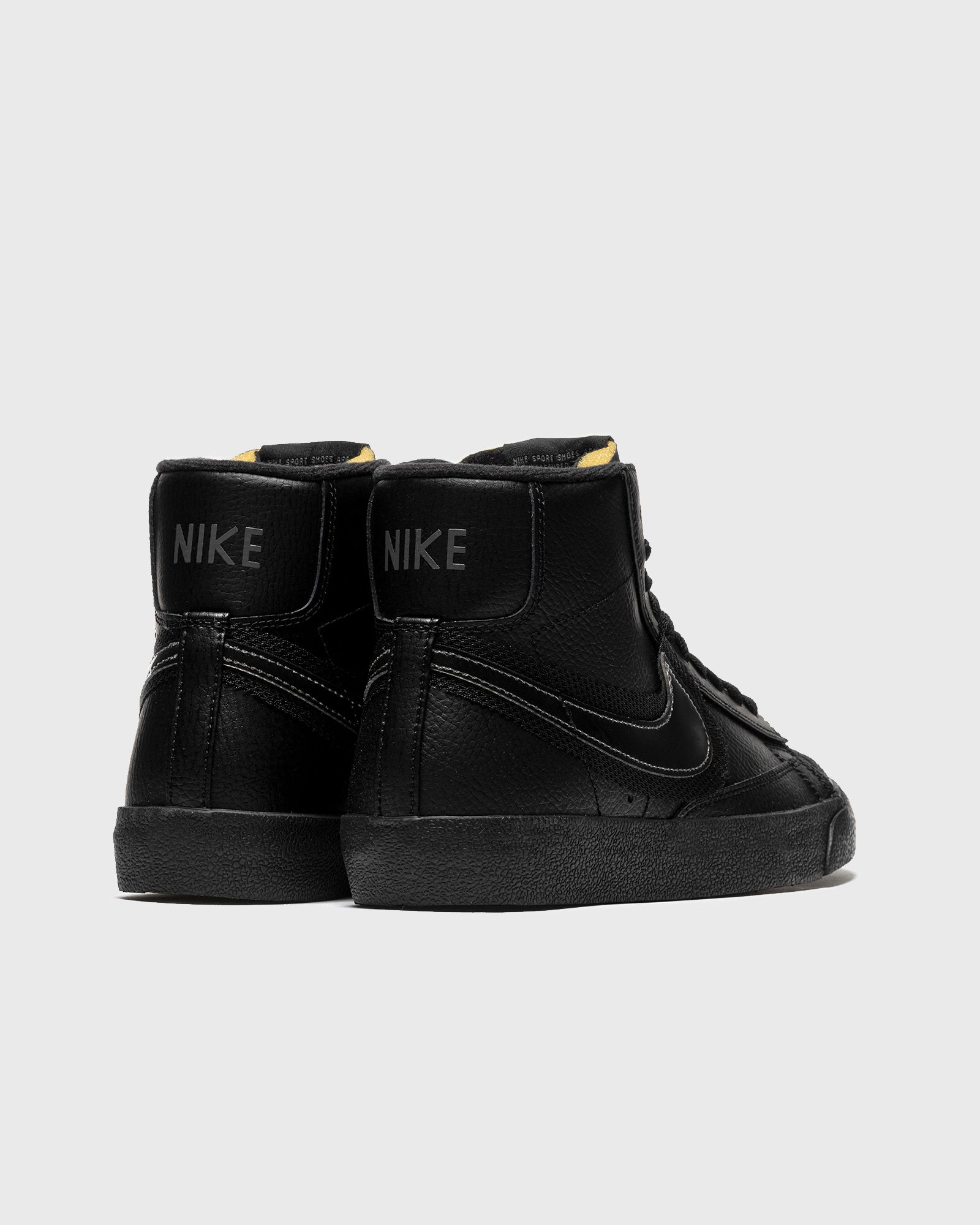 WMNS Blazer Mid '77