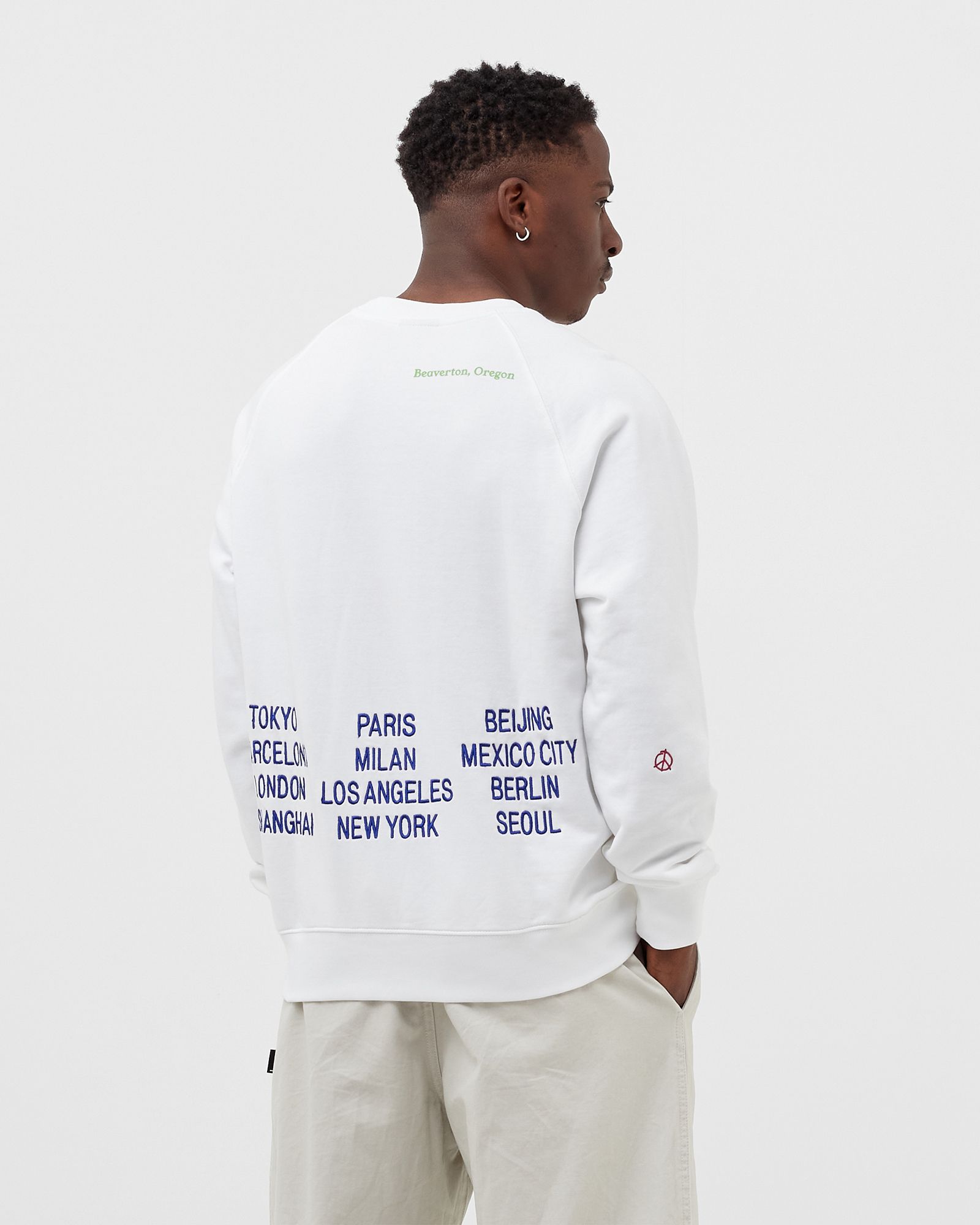 WORLD TOUR Crew SWEATSHIRT