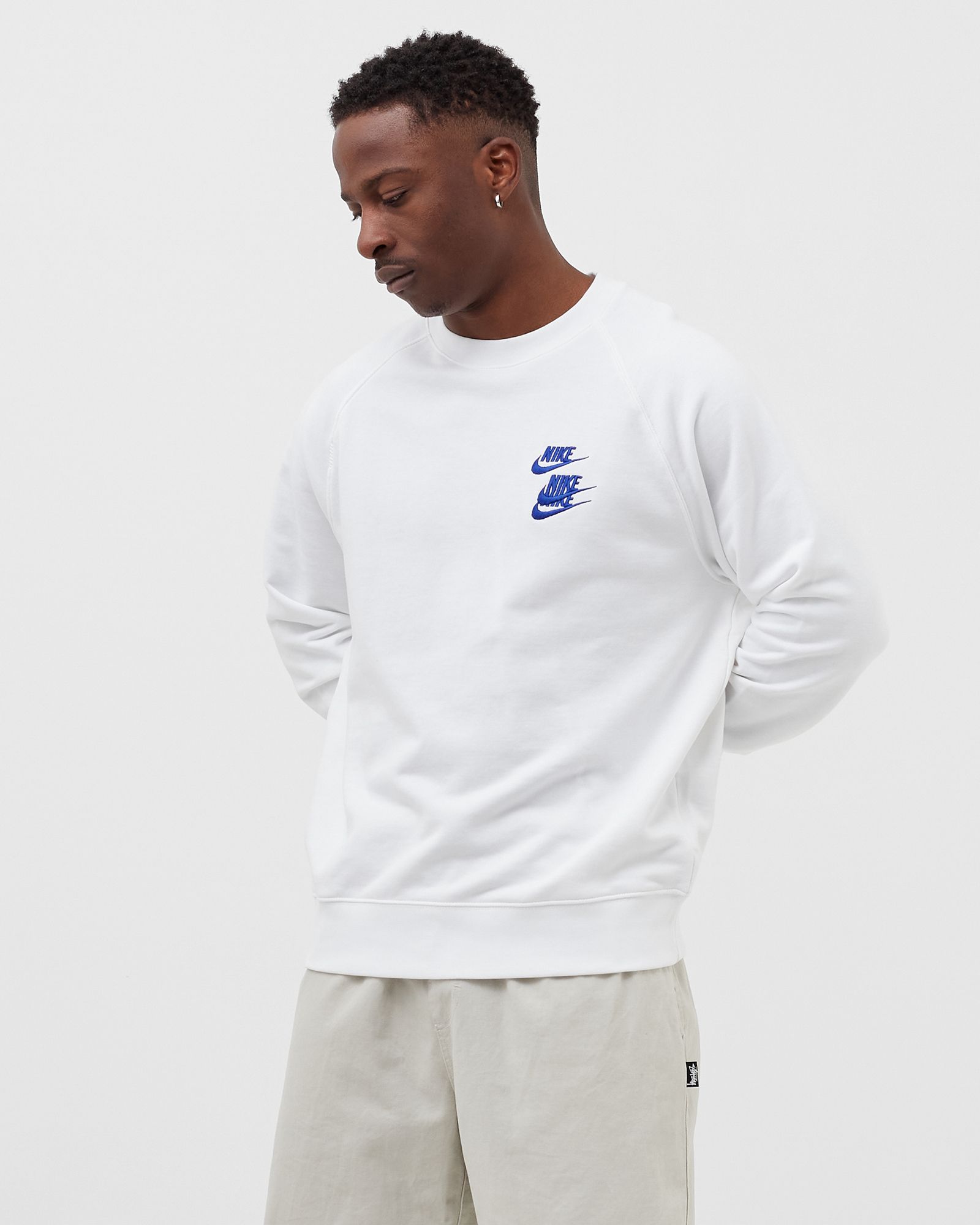 WORLD TOUR Crew SWEATSHIRT