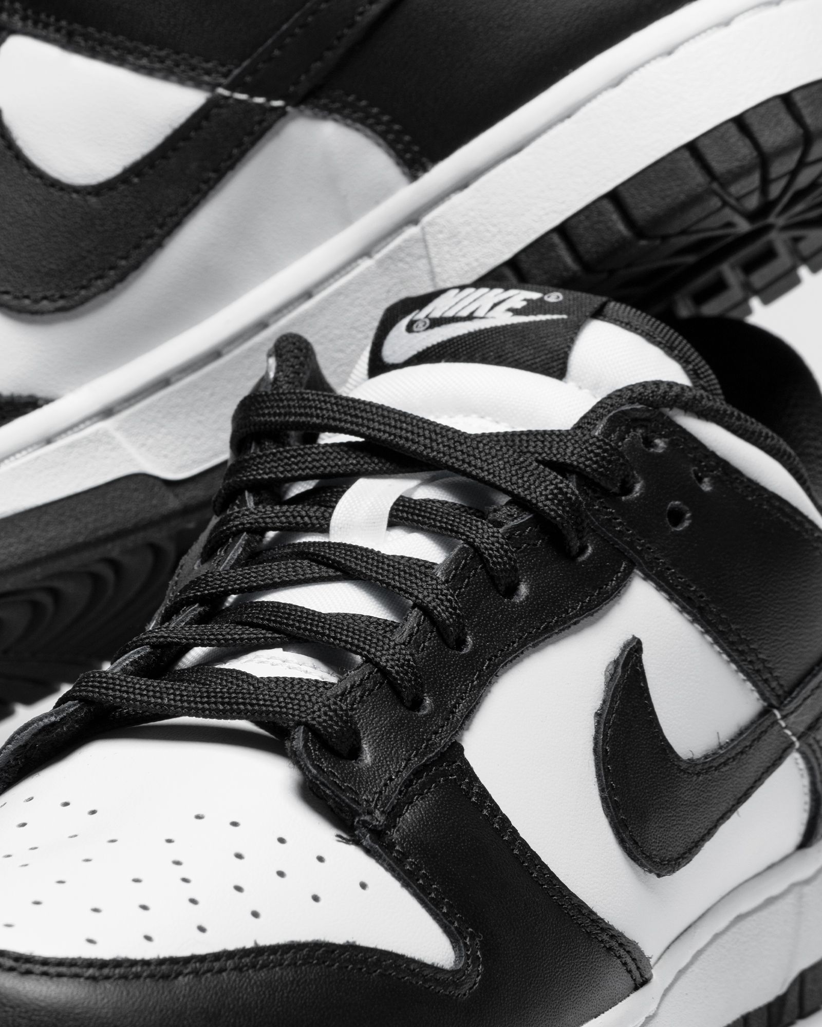 WMNS Dunk Low "Panda"