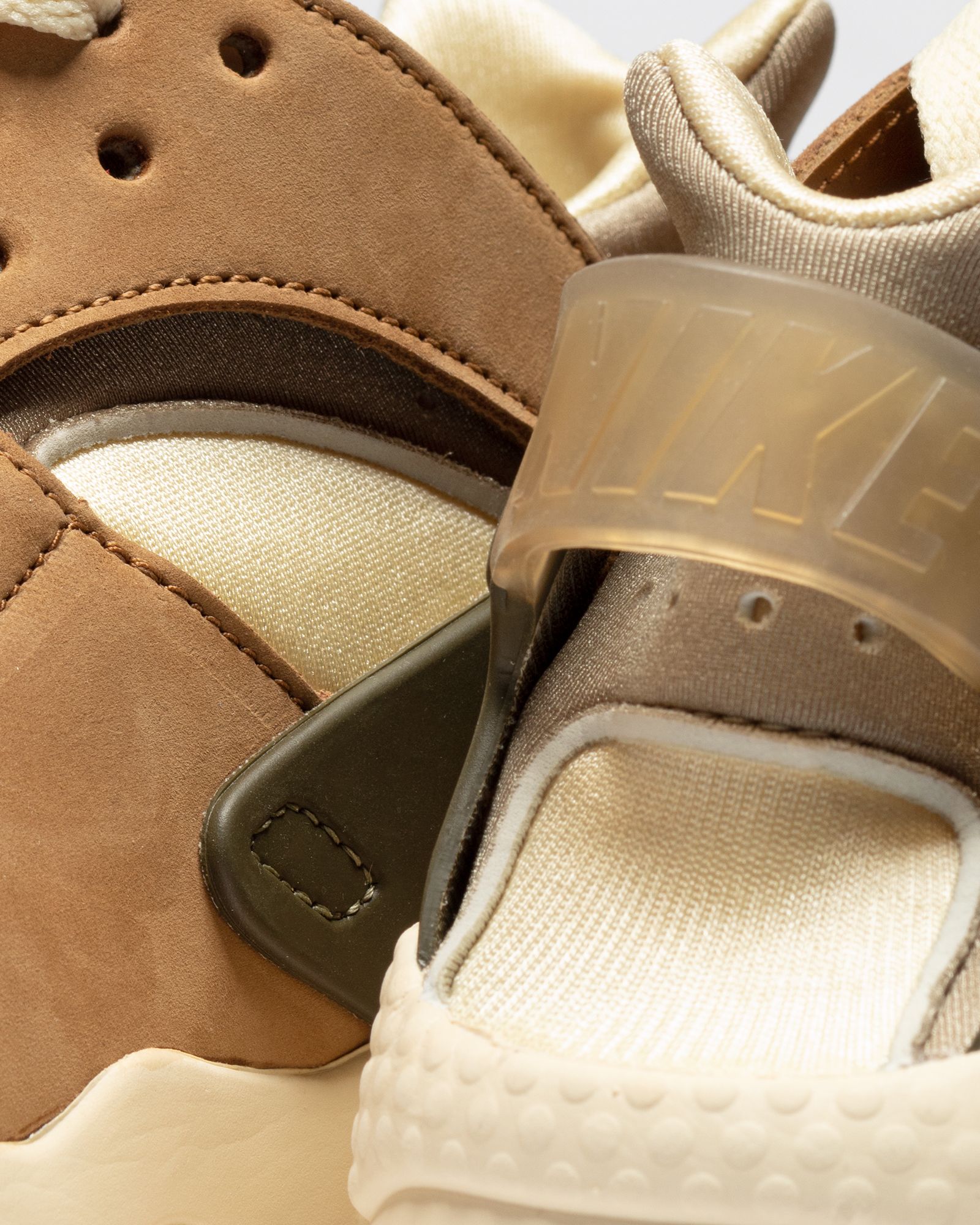 Nike x Stussy Air Huarache LE "Desert Oak"