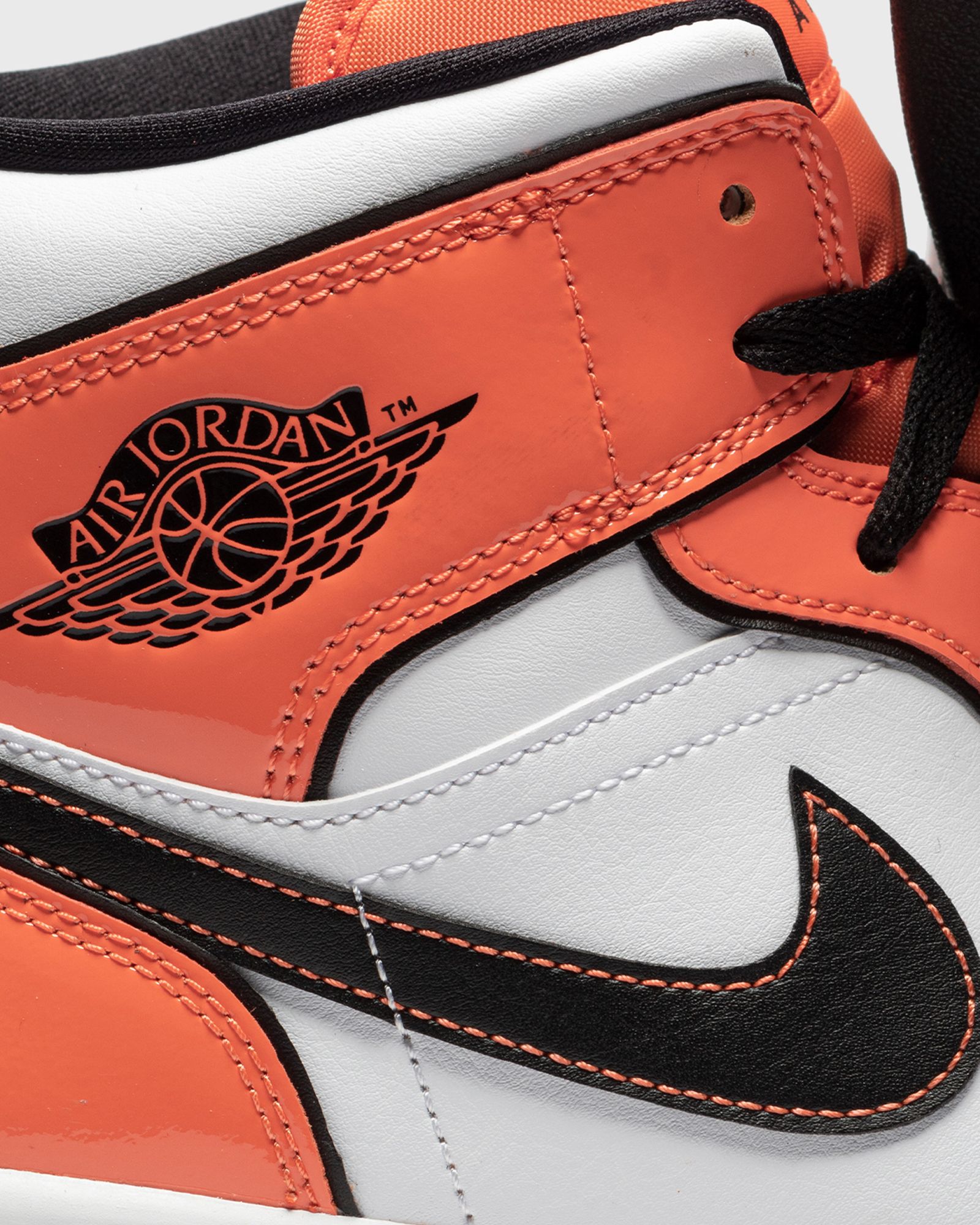 Air Jordan 1 Mid SE 'Turf Orange'