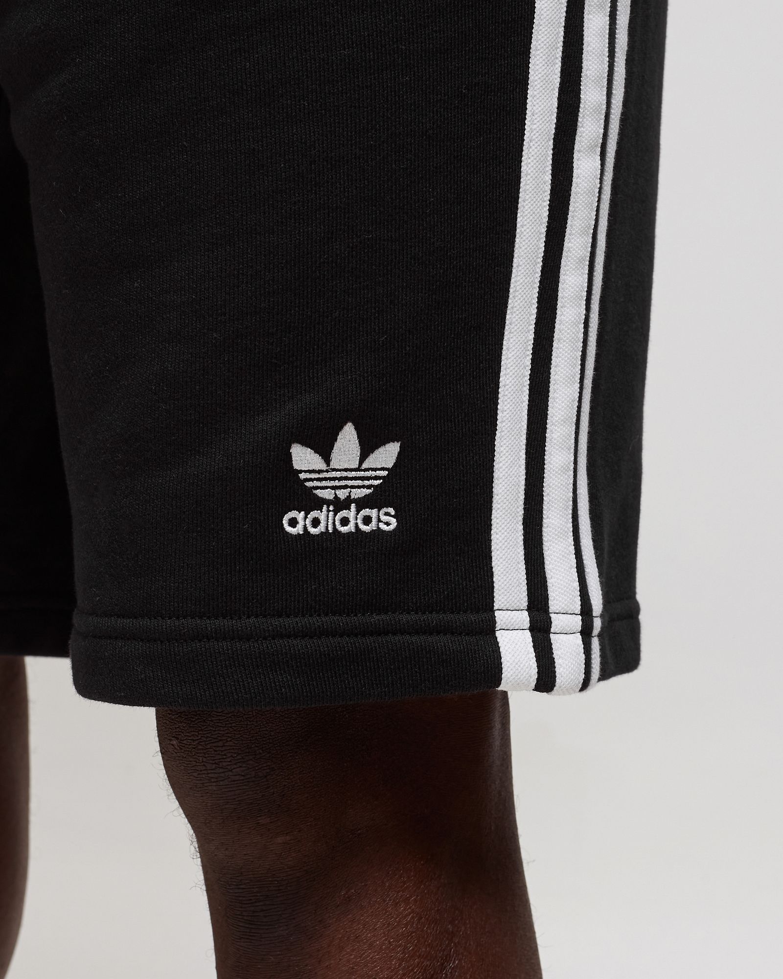 3-STRIPE SHORT
