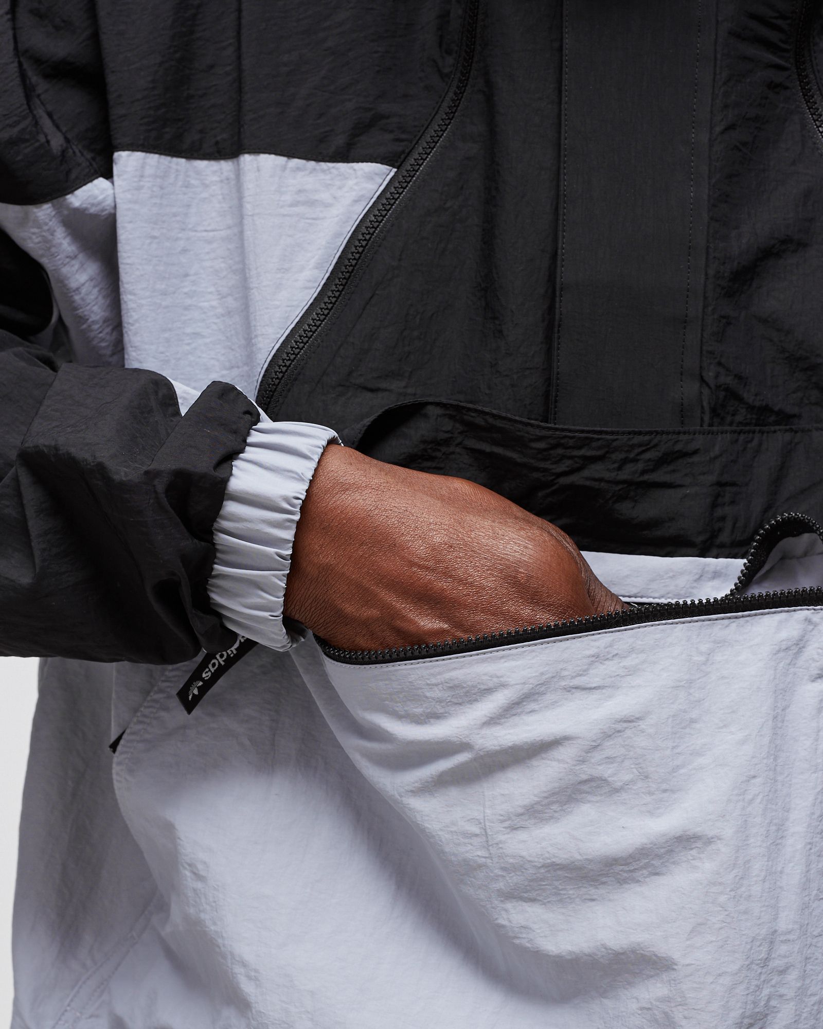 ADVENTURE MISHMASH WINDBREAKER