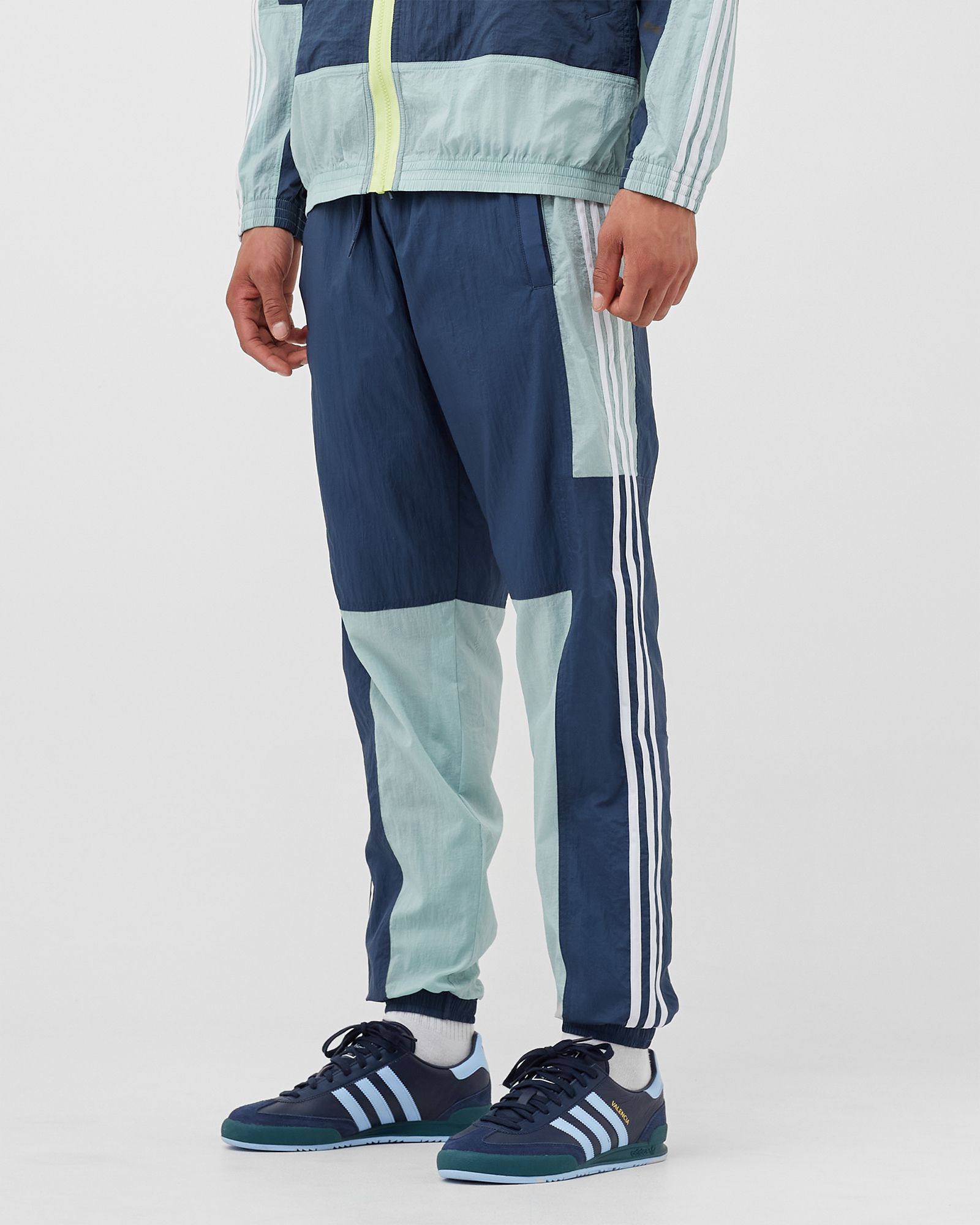 LIGHTWEIGHT TRACKPANT