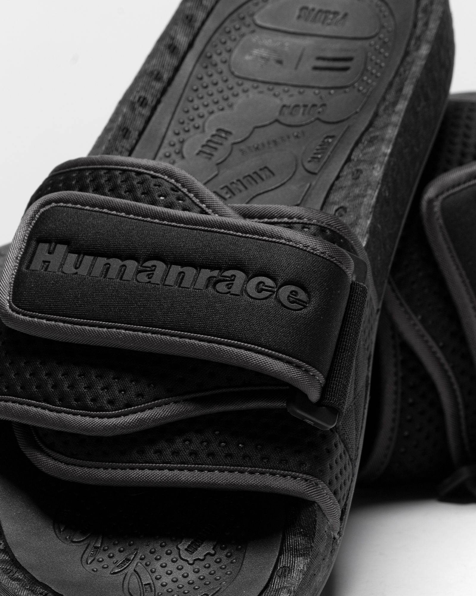 adidas X PHARRELL WILLIAMS CHANCLETAS HU