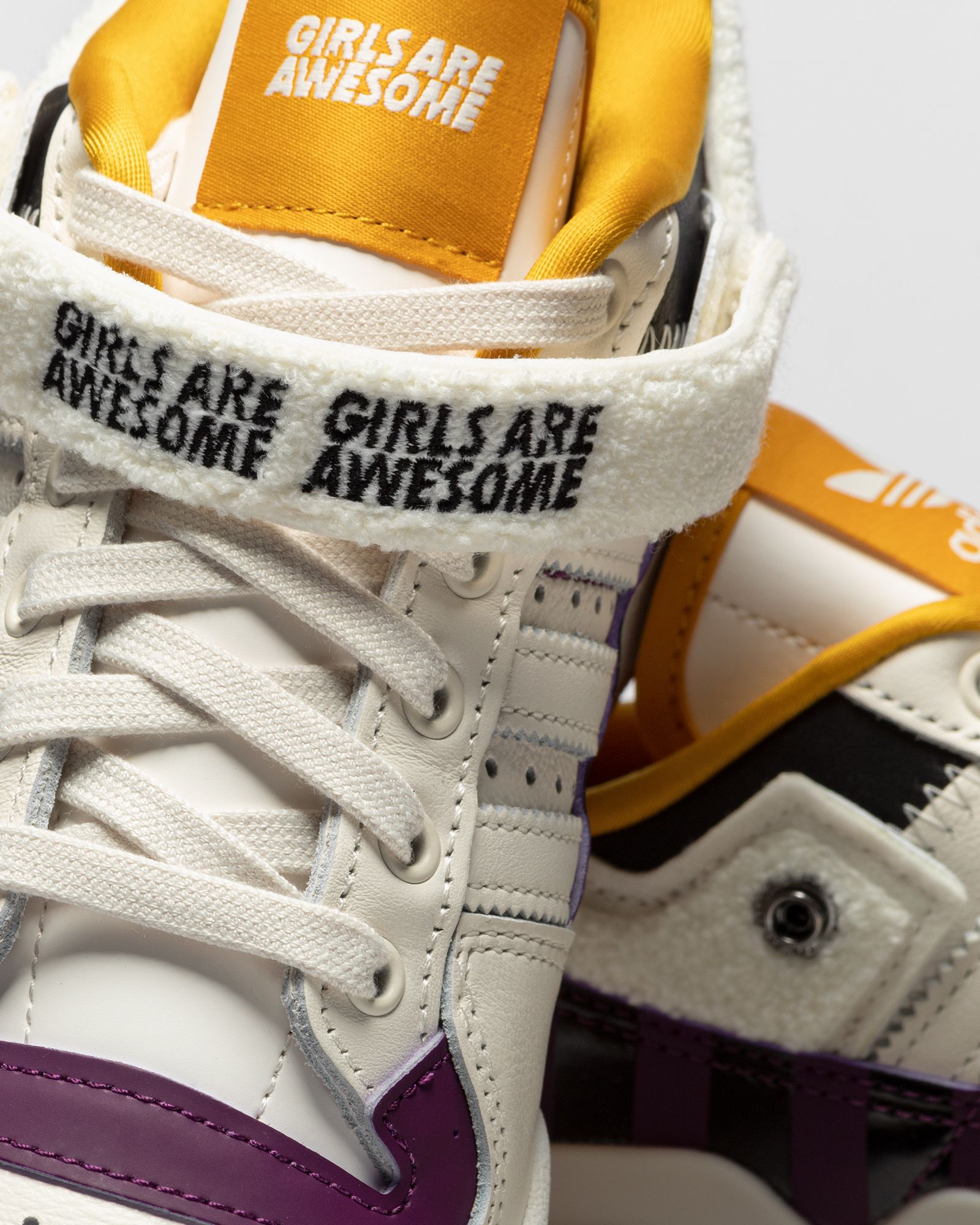 WMNS FORUM LOW GIRLS ARE AWESOME