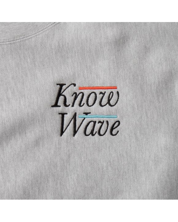 SERIF EMBROIDERED CREWNECK