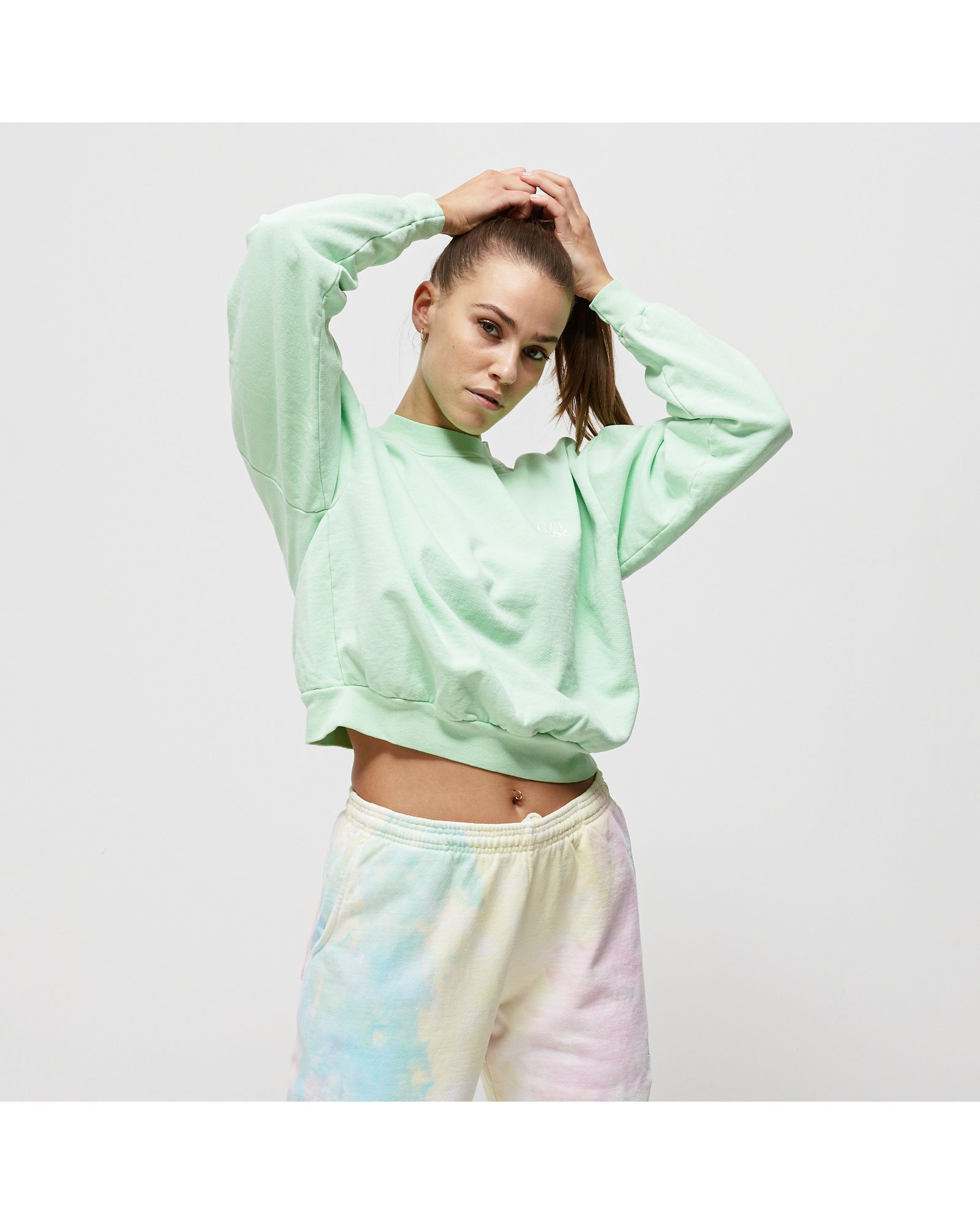 WMNS Essential Crewneck sweatshirt