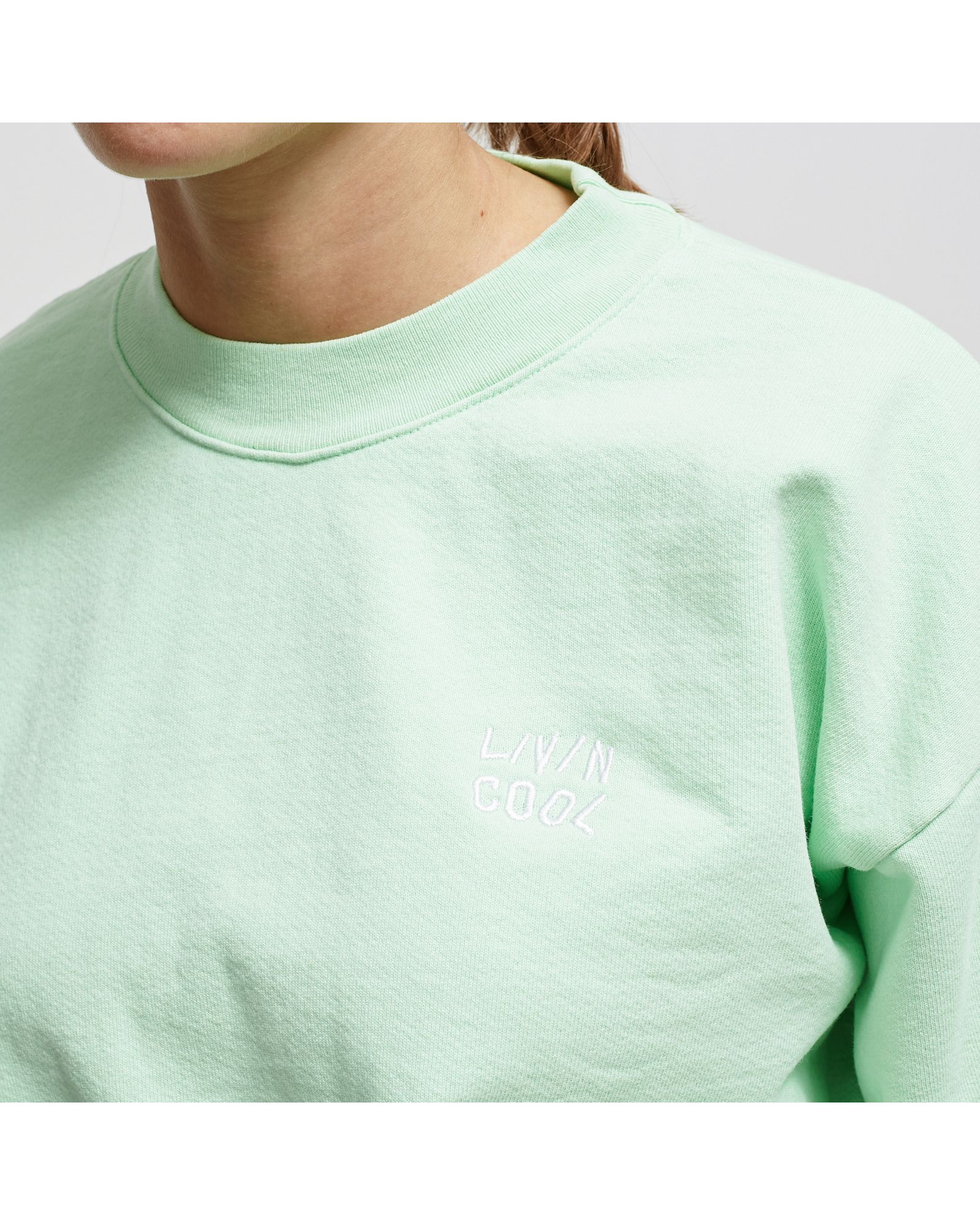 WMNS Essential Crewneck sweatshirt