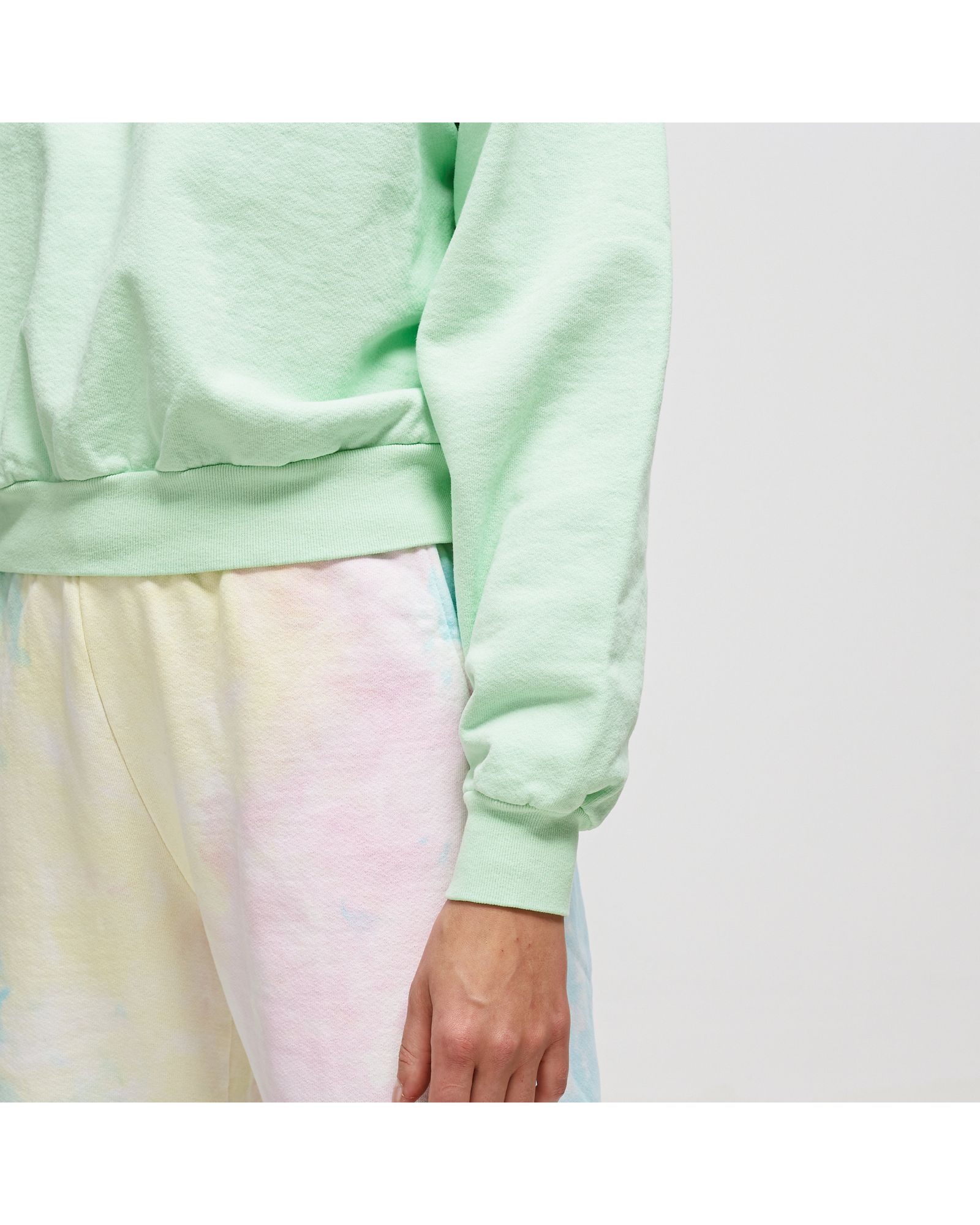 WMNS Essential Crewneck sweatshirt