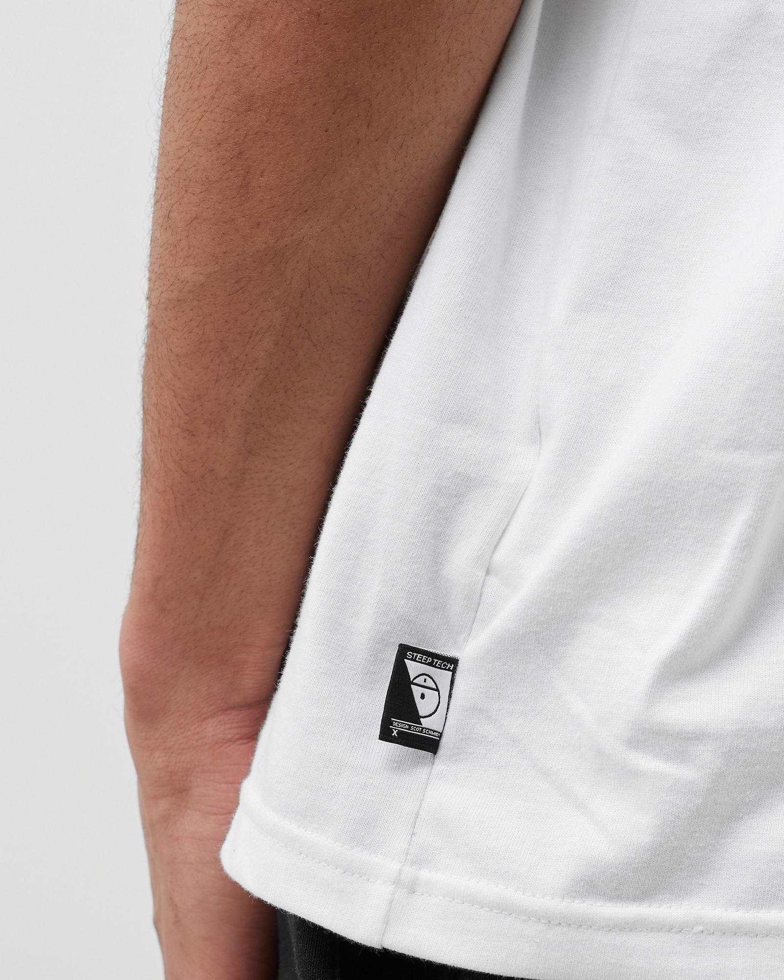 U STEEP TECH LIGHT TEE