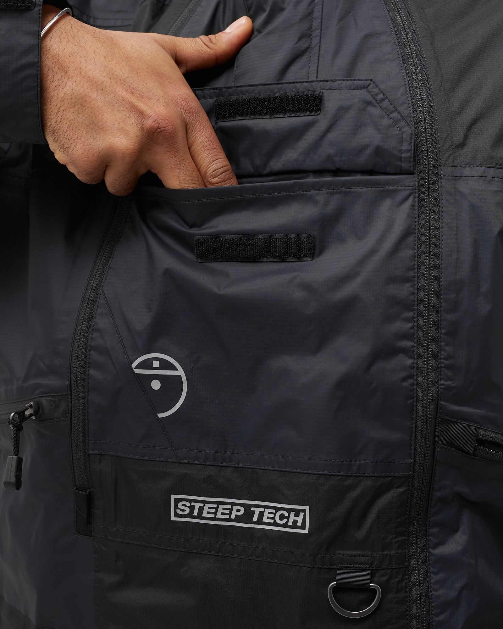 STEEP TECH LIGHT RAIN JACKET