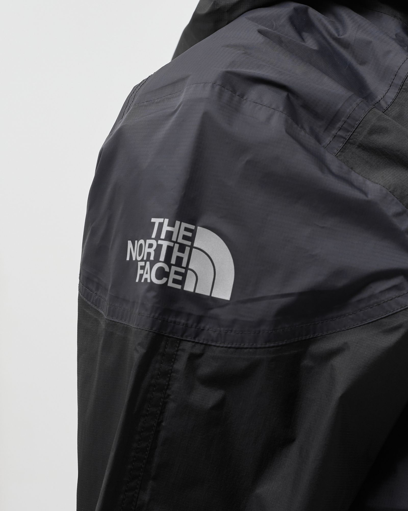 STEEP TECH LIGHT RAIN JACKET