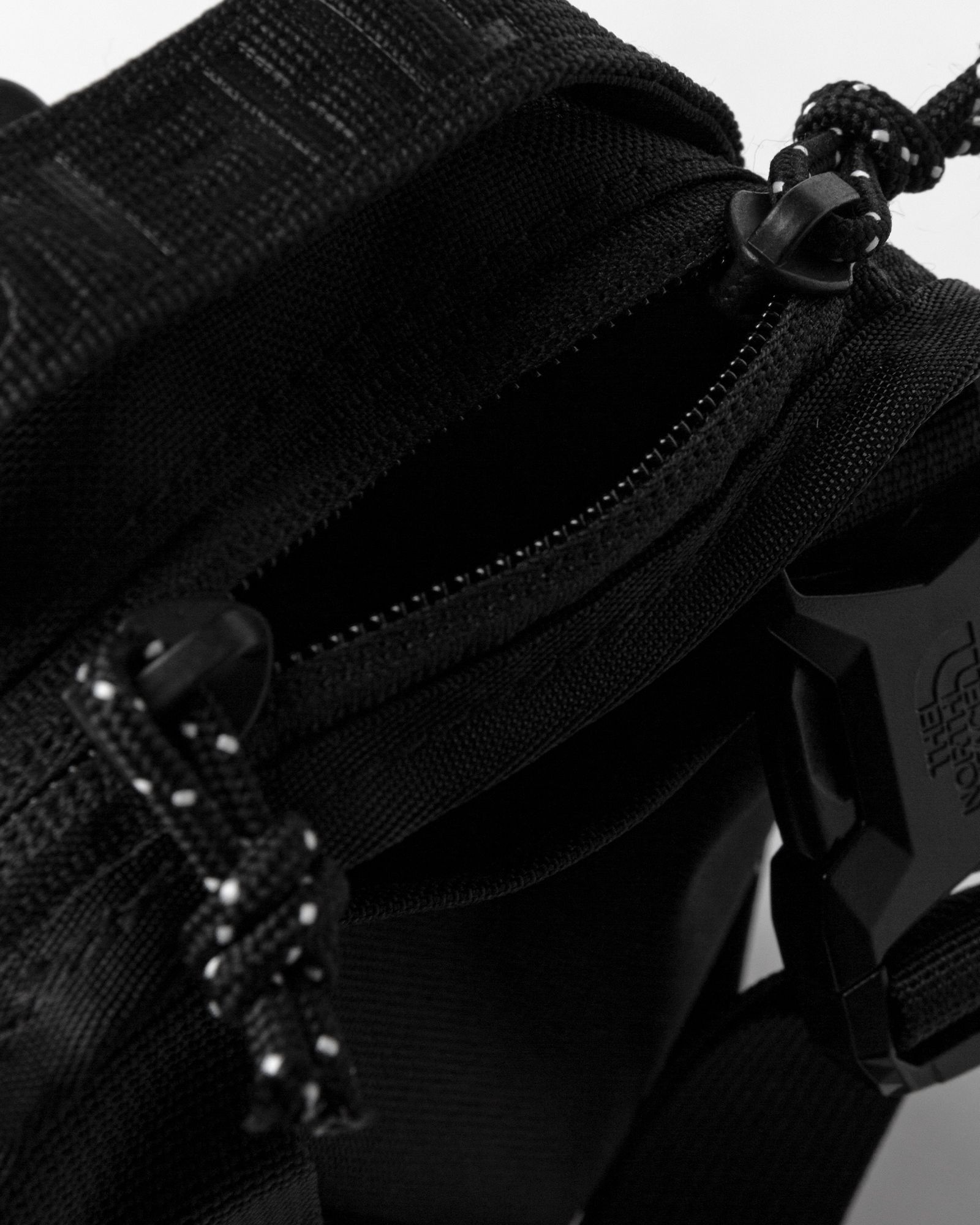 BOZER CROSS BODY BAG