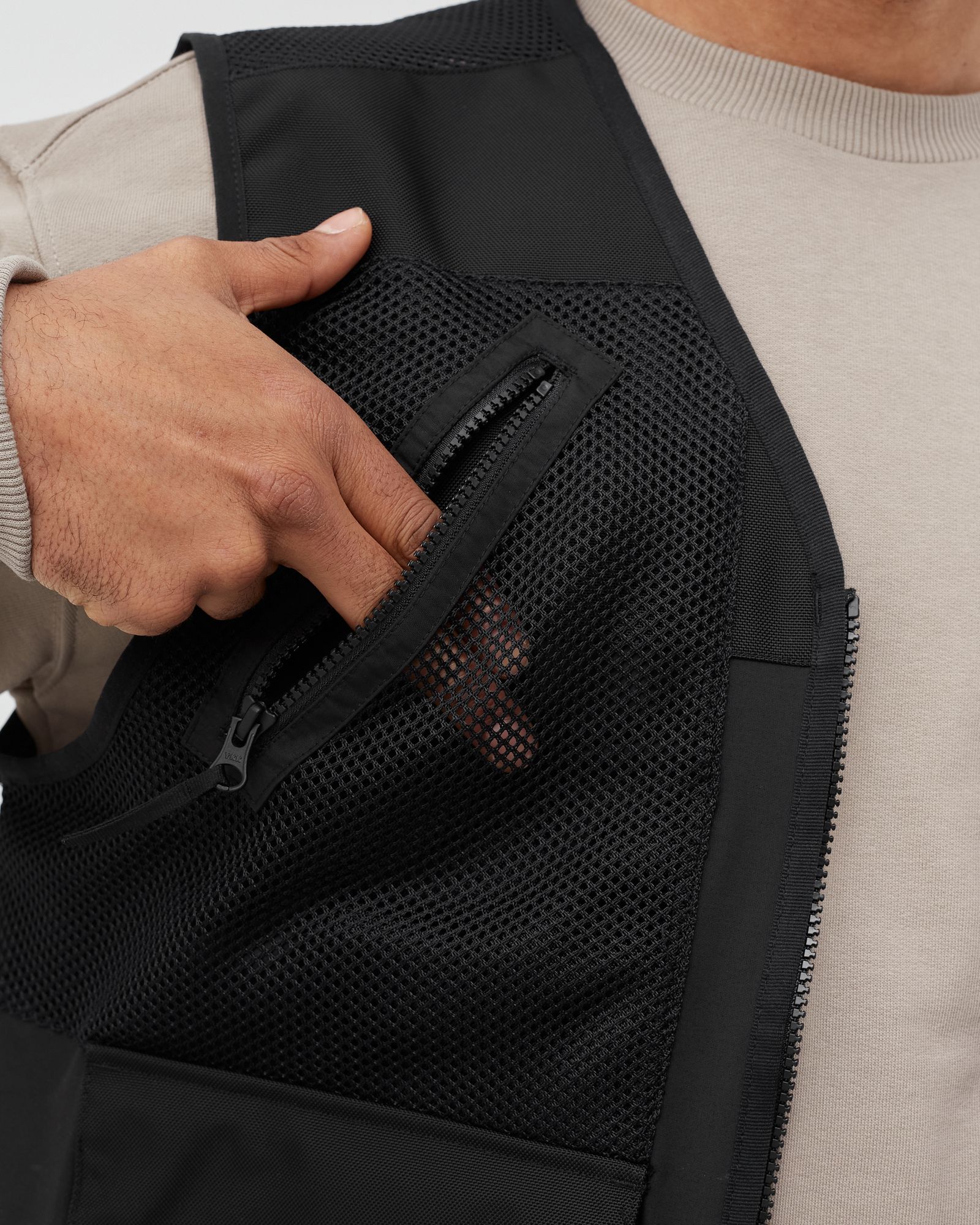 BLACK BOX UTILITY VEST