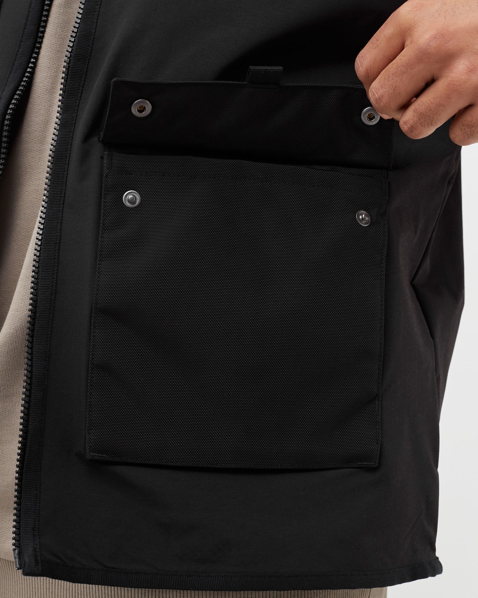 BLACK BOX UTILITY VEST